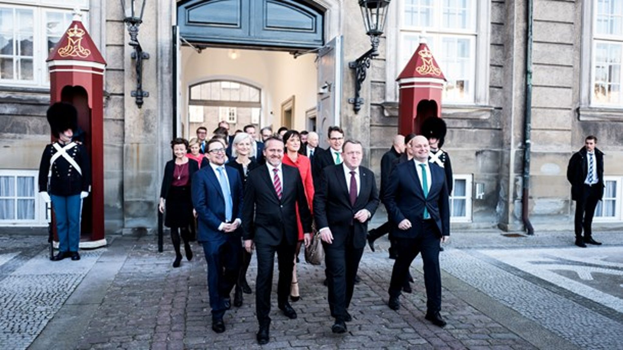 Seks af Regeringens&nbsp;ministre skal i løbet af denne uge møde til samråd i deres udvalg.&nbsp;