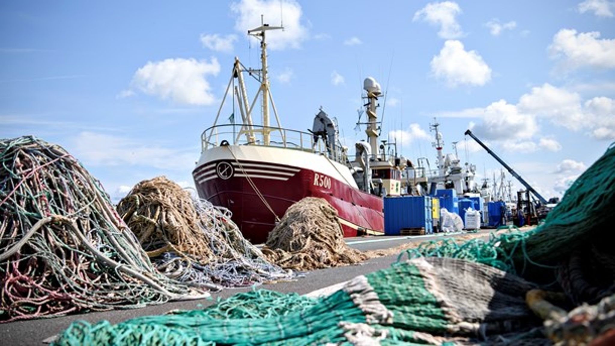 ARKIVFOTO. Den topembedsmand, som for et par uger siden blev frataget sin stilling, skaffede sponsorater fra kvotekonger. Fotoet er af tilfældige fiskefartøjer i Thyborøn.