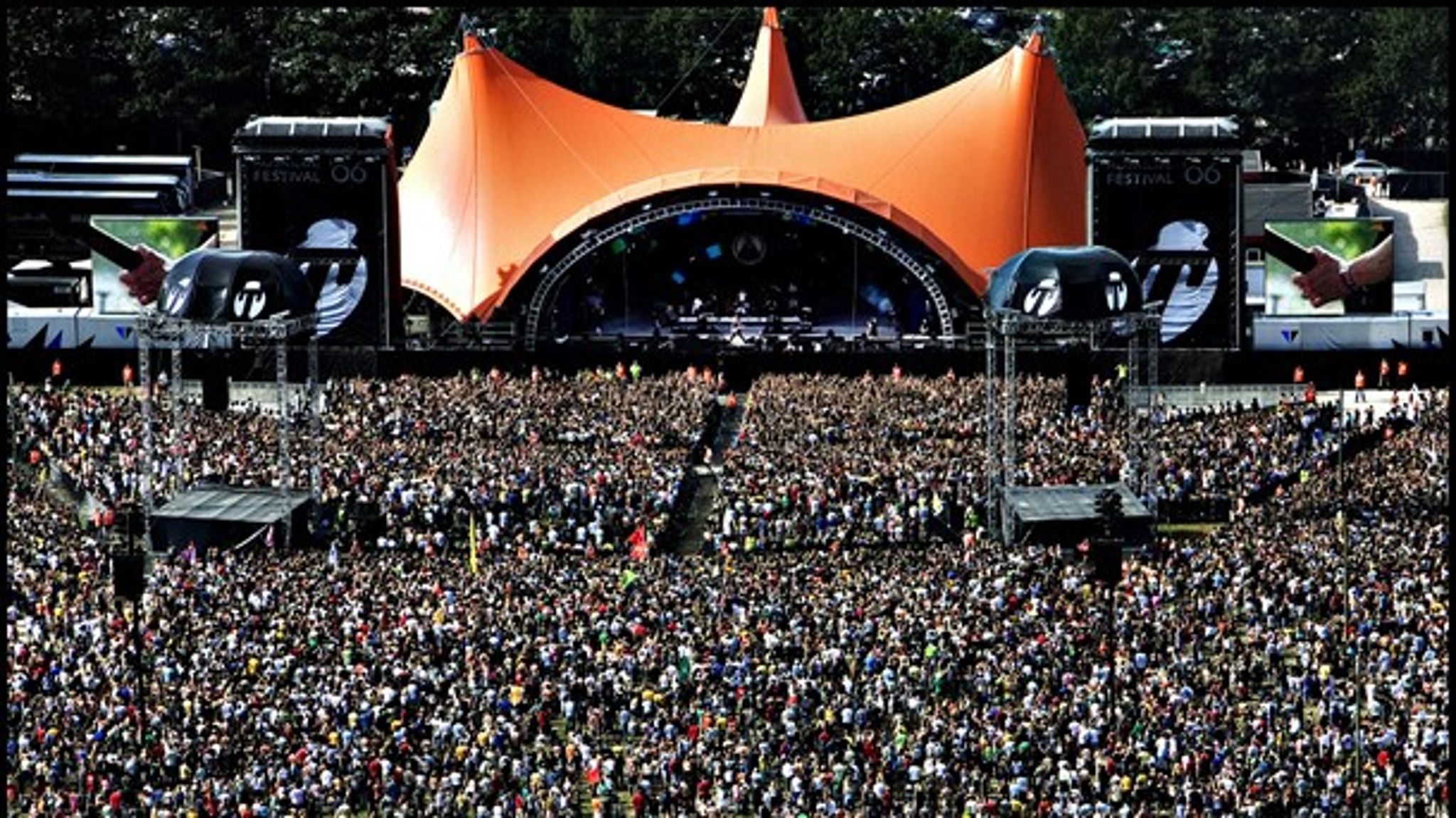 Roskilde Festival kritiserer skatteministerens&nbsp;påstand om, at festivaler ved en fejl har fået momsrefusion. Vi har også et almennyttigt formål, skriver man i et åbent brev til regeringen.