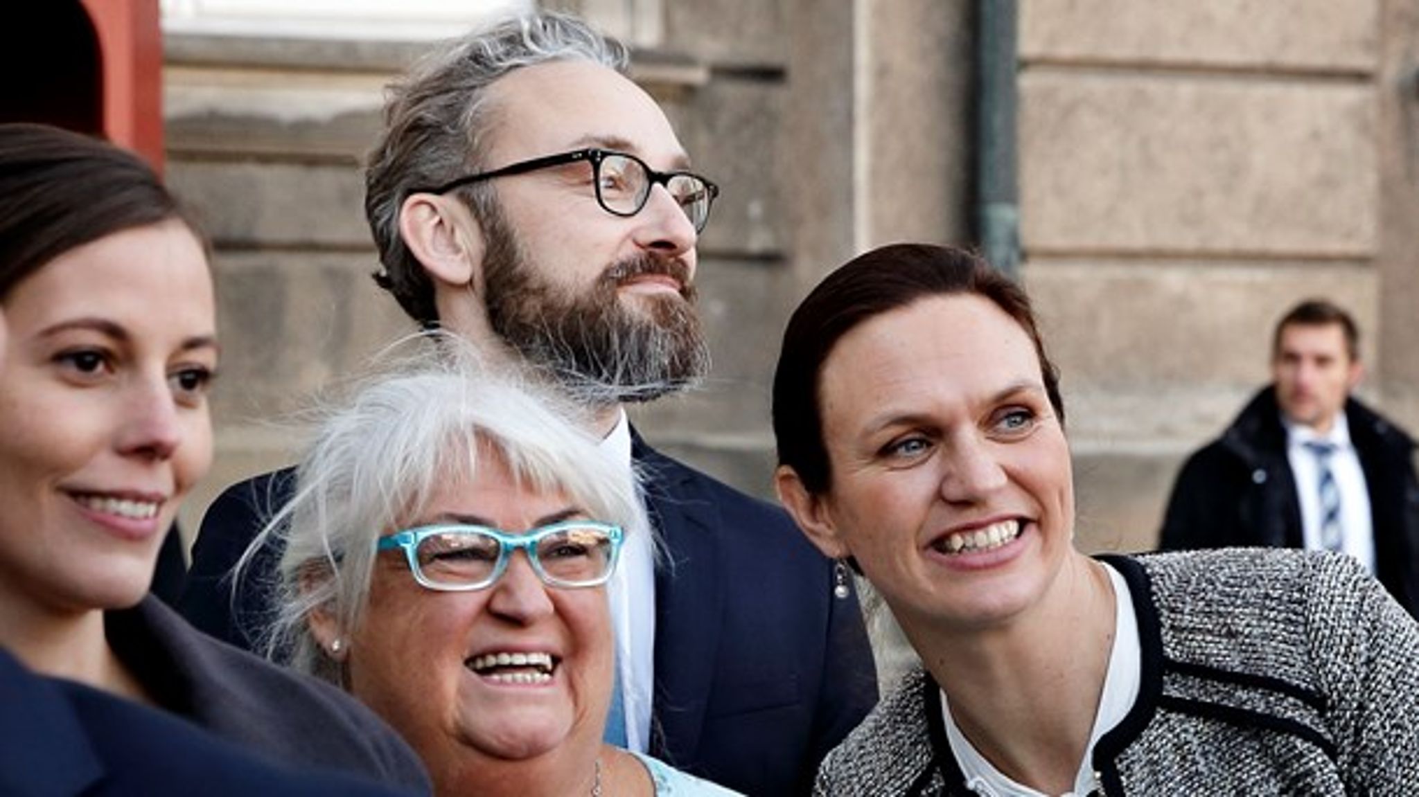 Både Mai Mercado (K), Thyra Frank (LA) og&nbsp;Ole Birk Olesen (LA) skal i den kommende uge i&nbsp;åbne samråd om sociale udfordringer på deres områder.&nbsp;