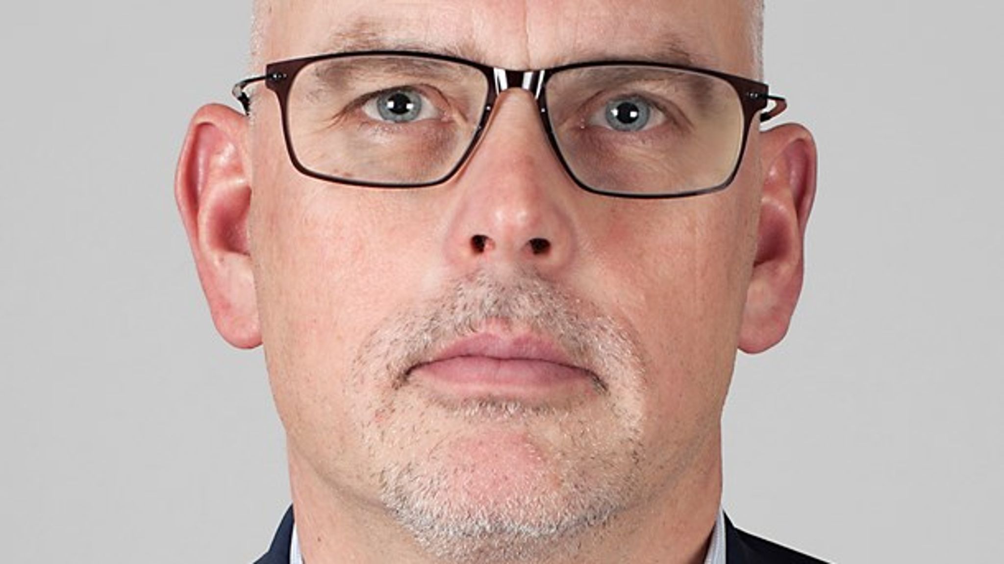 Regeringen vil undgå, at unge mennesker havner i bandemiljøer og kriminalitet. "Men det virker jo lige modsat, når den gør det sværere for produktionsskolerne at tiltrække de unge," skriver&nbsp;Leif Wilson Laustsen.