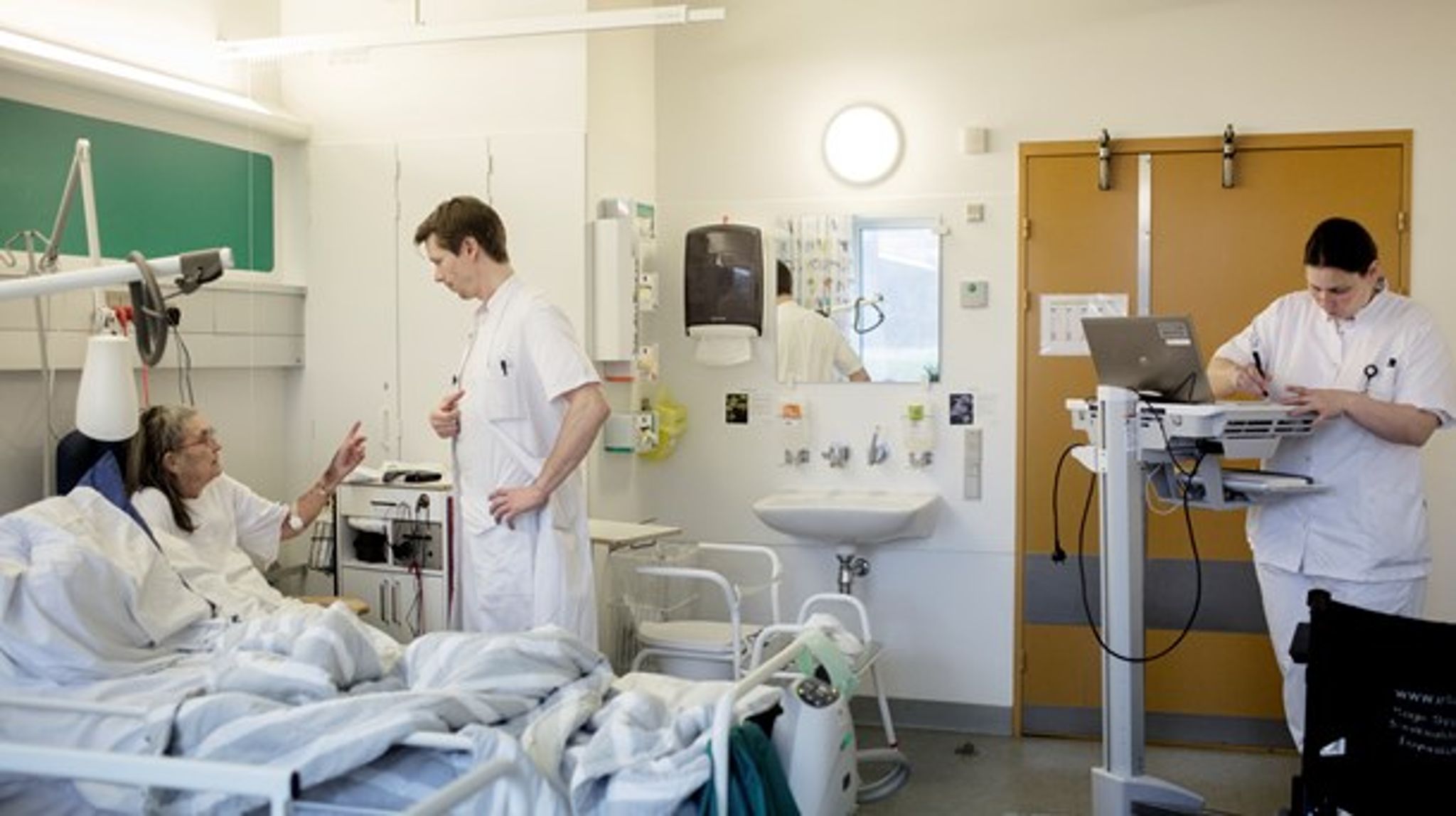 Personer med kroniske lidelser som kol og type 2-diabetes har ofte også andre sygdomme. Og dem regner regeringen med, når man opgør udgifterne til de to patientgrupper. "Uærligt," siger regionernes formand, Bent Hansen (S).