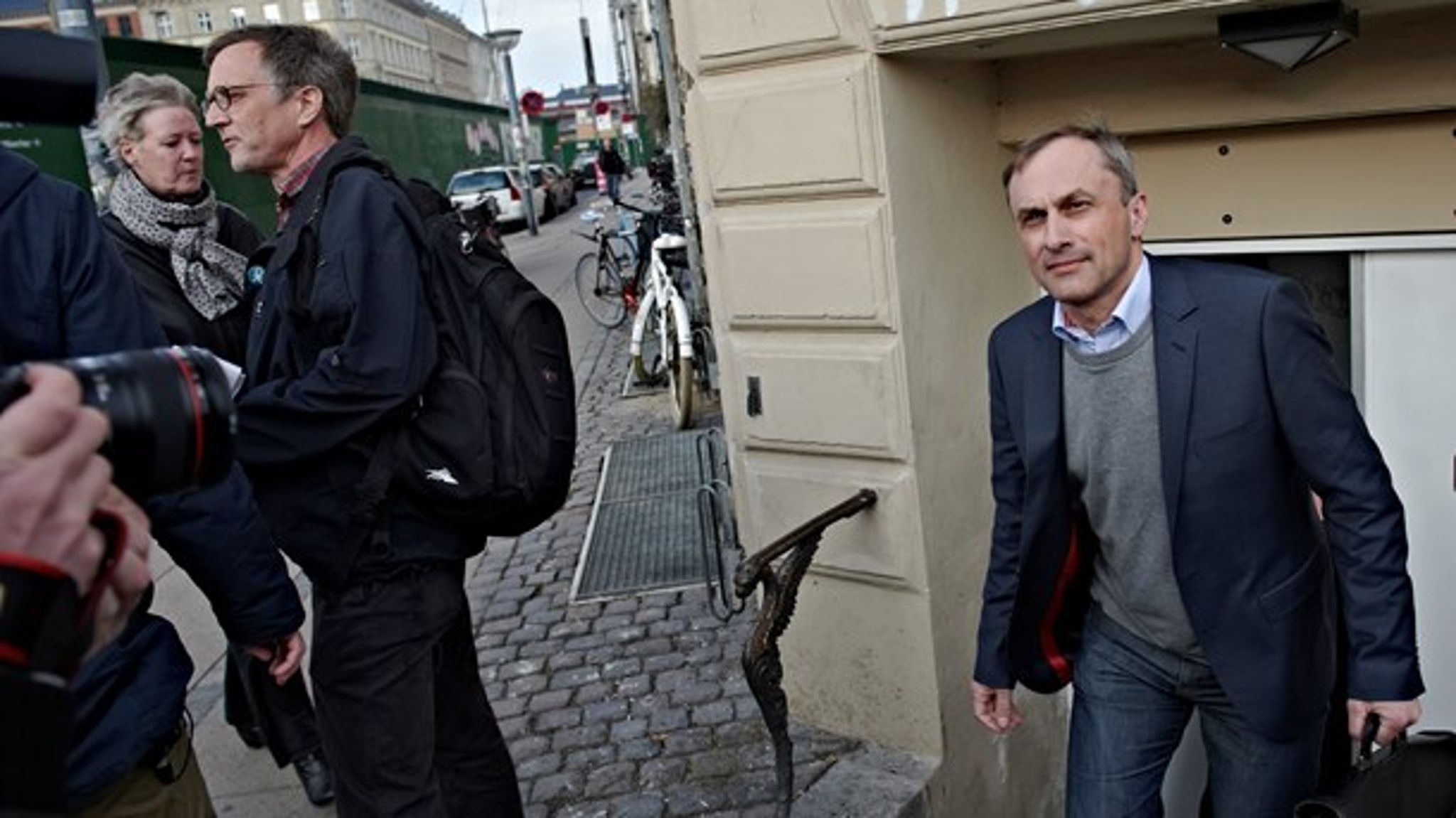 Lærernes formand, Anders Bondo Christensen, og KL’s chefforhandler, Michael Ziegler, efter et møde under lockouten&nbsp;i 2013.&nbsp;