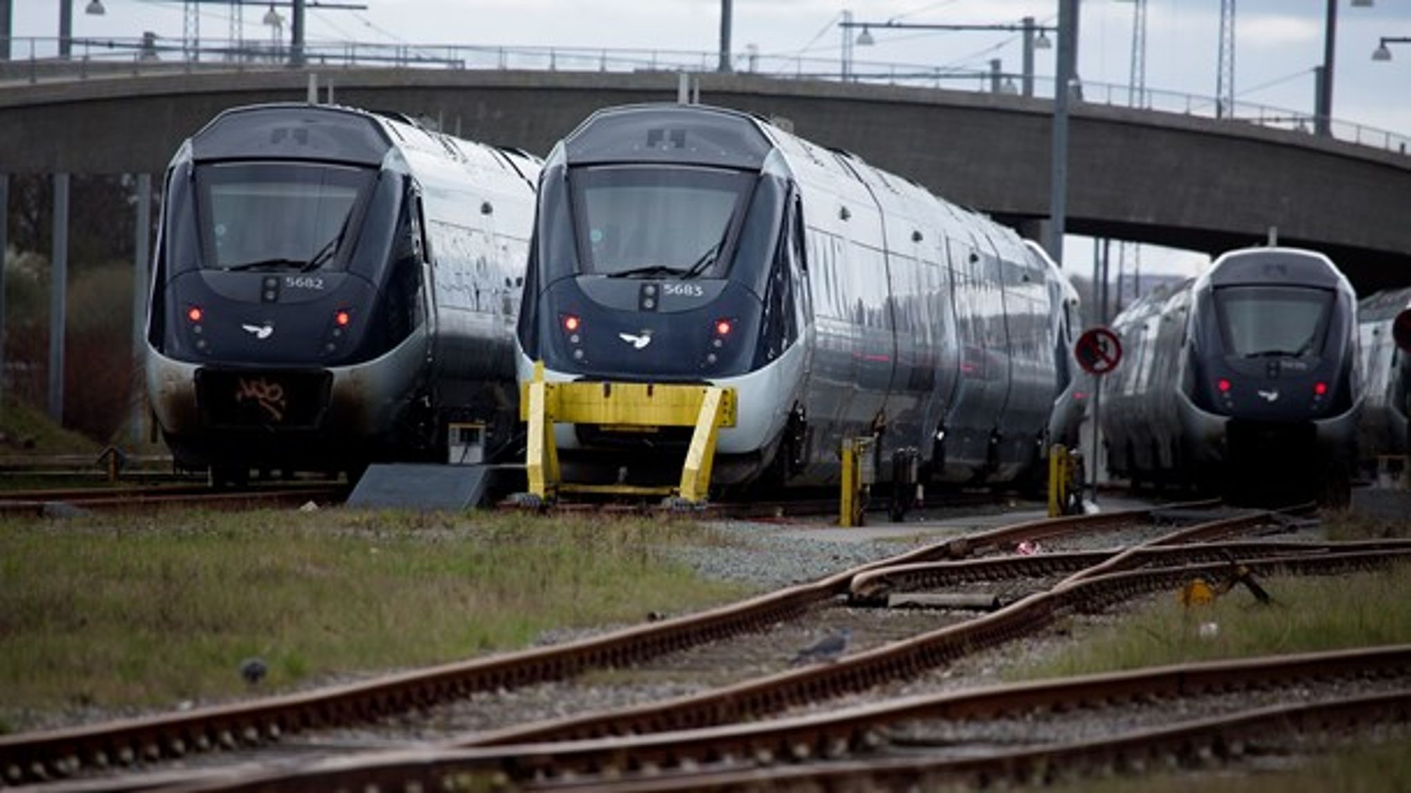 Ved at samle jernbanedriften et sted, nemlig hos DSB, vil driften blive enklere, mere robust og meget billigere, skriver Henrik Horup.