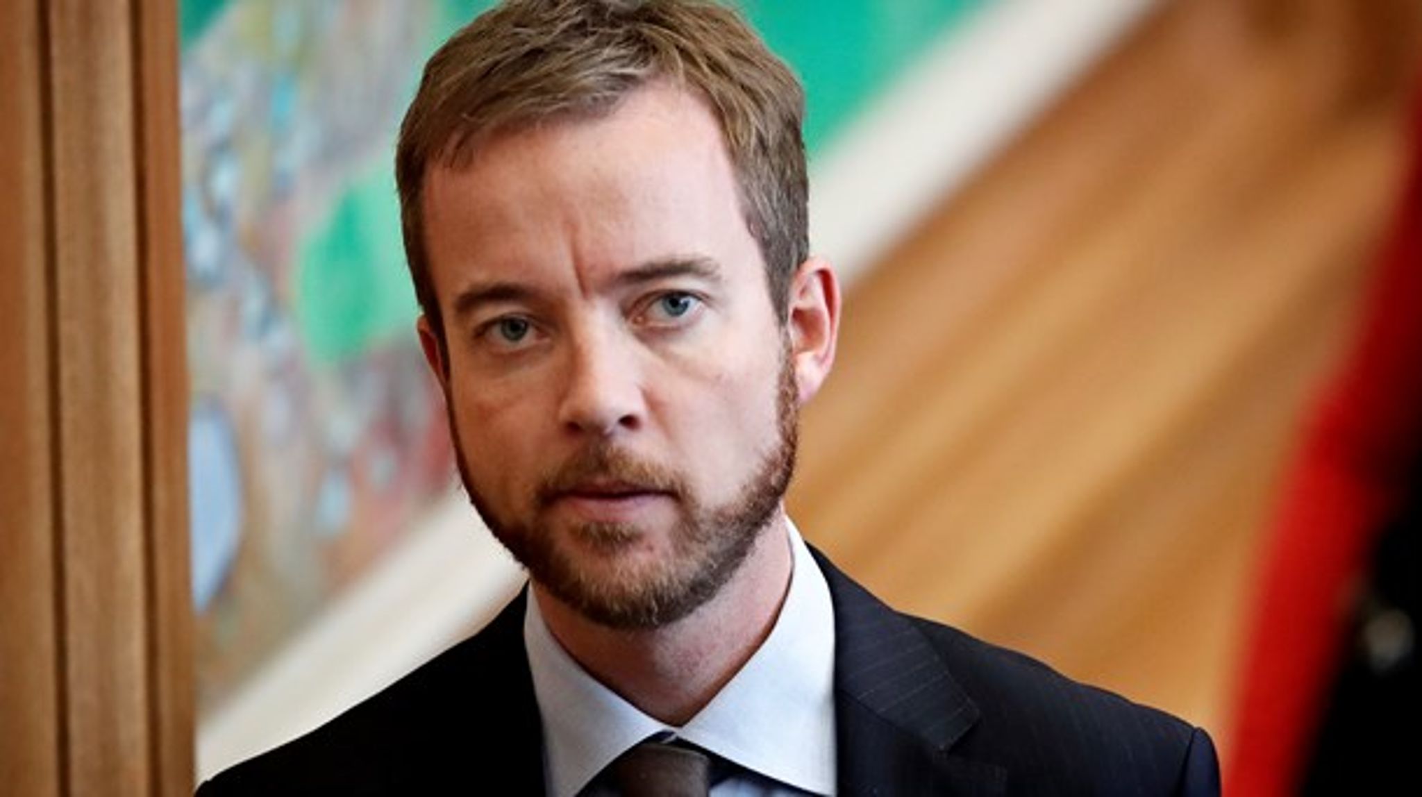 Miljø- og fødevareminister Esben Lunde Larsen (V) er blevet kritiseret for at tilbageholde oplysninger til Folketinget. Nu lyder der også kritik af ministeriets orientering af EU-Kommissionen.