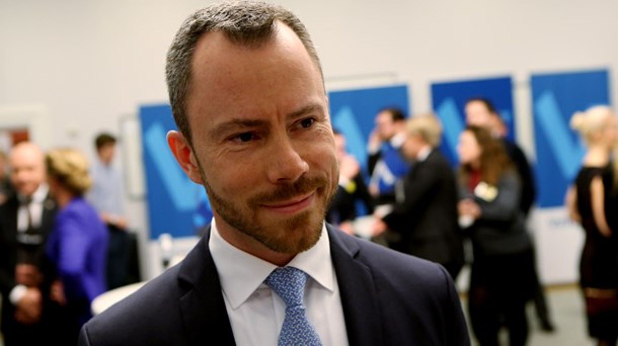 Politisk ordfører Jakob Ellemann-Jensen (V) har "vanskeligt" ved at forestille sig, at Villum Christensen bliver borgmester efter to år. Men landsformand Leif Mikkelsen (LA) regner bestemt med en LA-borgmester om to år. "En aftale er en aftale," siger han.