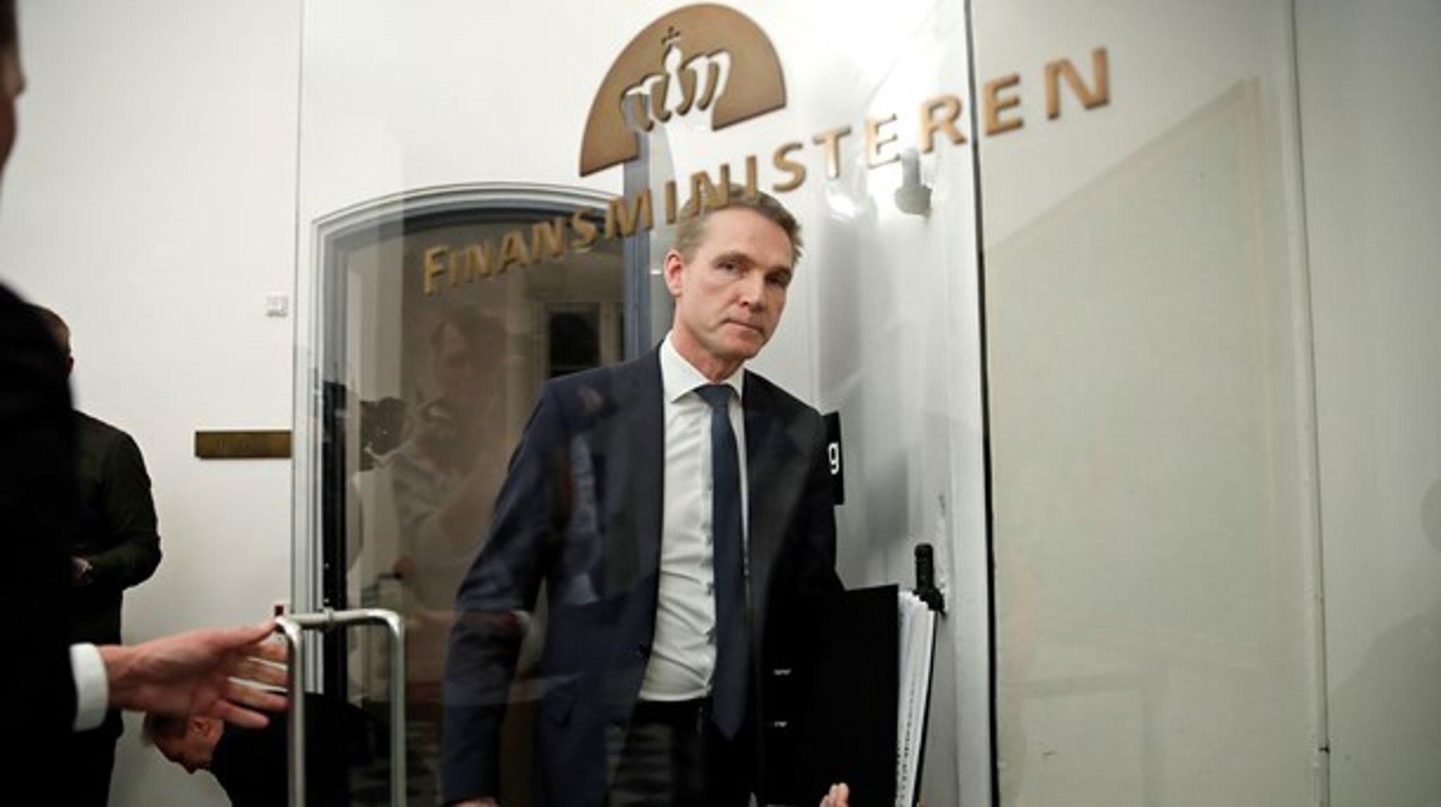 Kristian Thulesen Dahl gentager sin opfordring om at skille finanslov og skatteforhandlinger ad, selv om regeringen afviser. "Jeg er sikker på, at når de får tænkt grundigt over det, så anerkender de også, at vi har en interesse i at lande en finanslov," siger Thulesen Dahl til Jyllands-Posten.