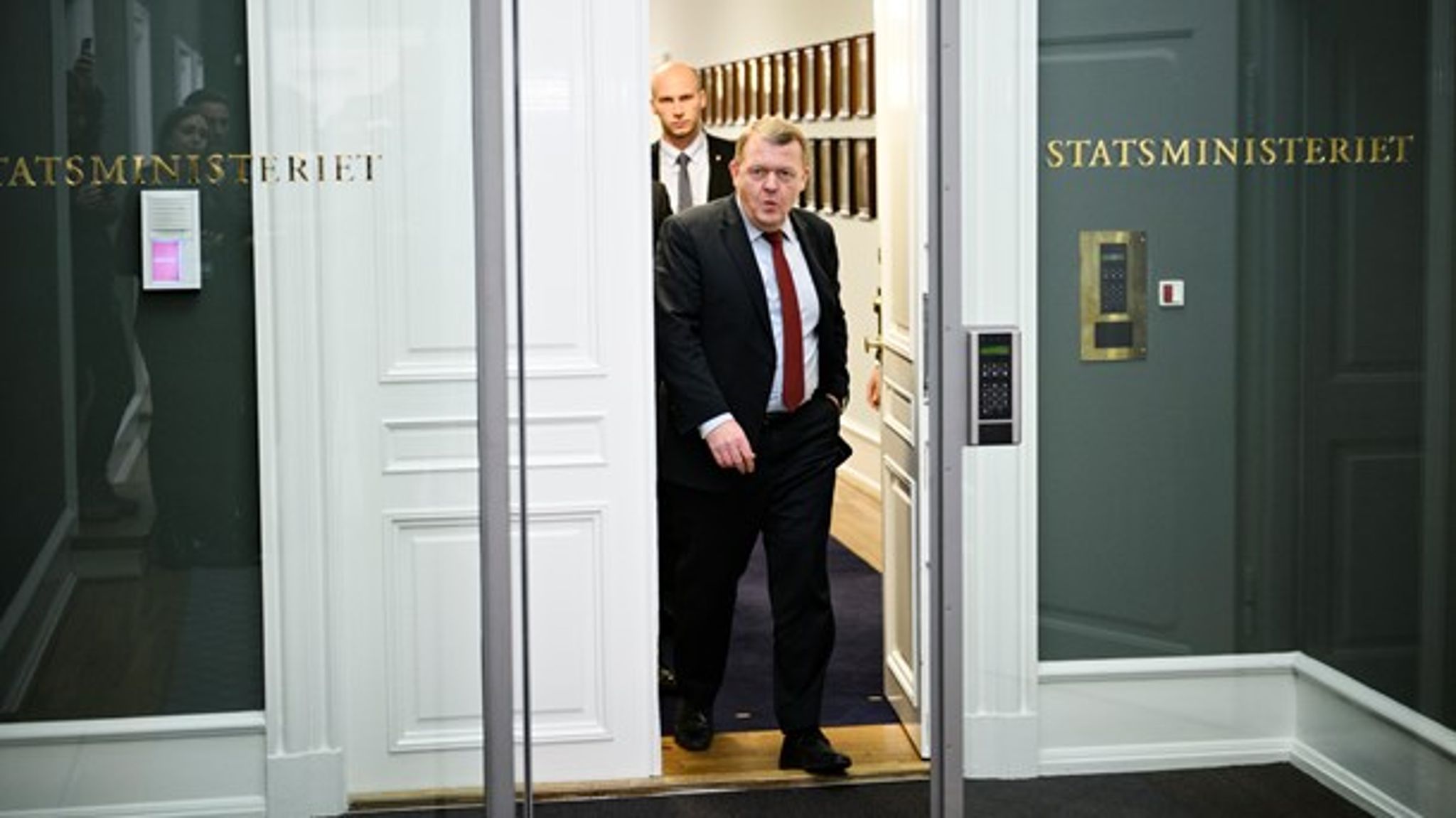 Statsminister Lars Løkke Rasmussens (V)&nbsp;første bold er i mål. Nu har&nbsp;resten af regeringen fået et par uger ekstra til at få aftaler om skat og udlændinge på plads.