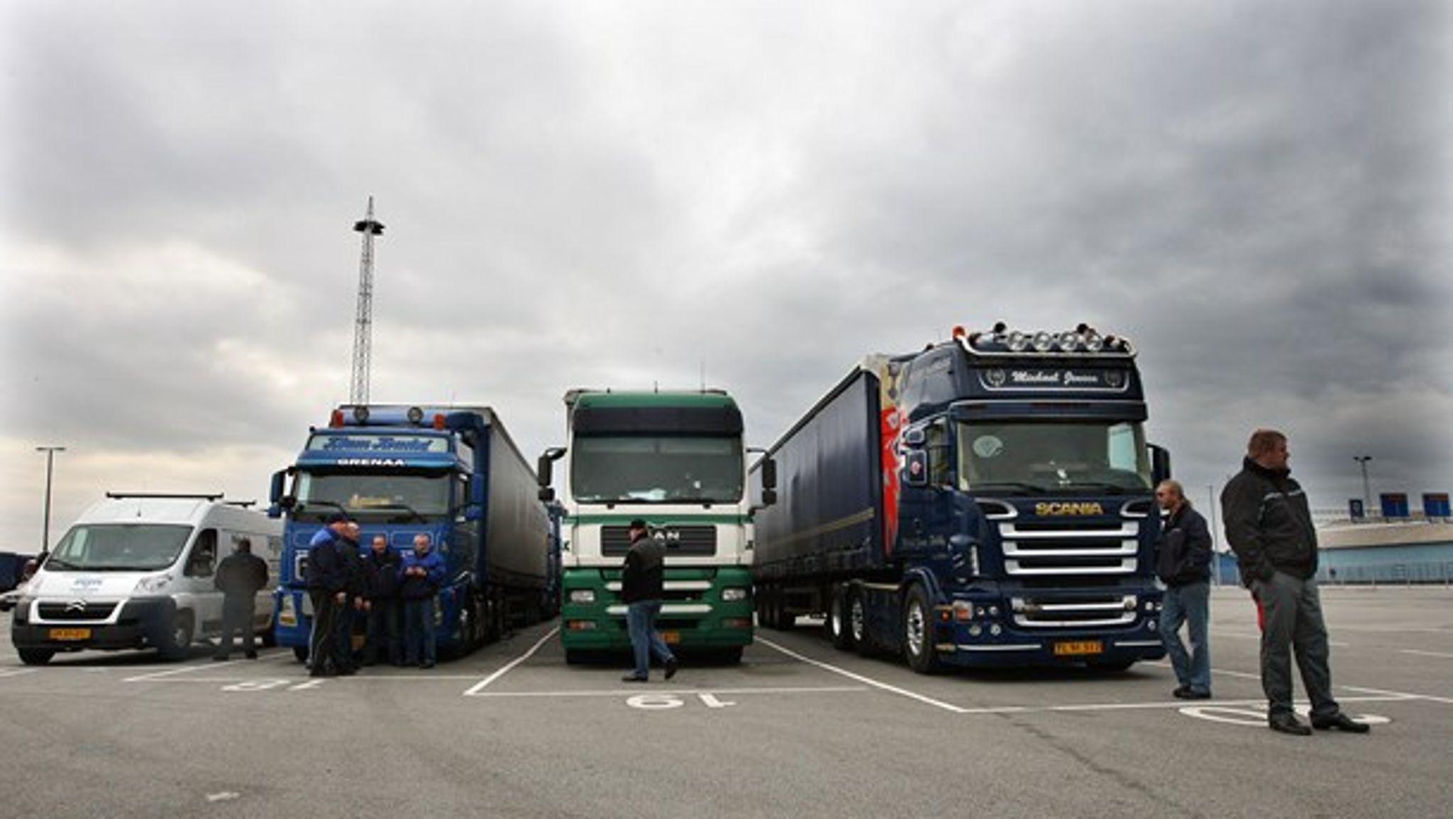 Indtil nu har mange lande og virksomheder blot forholdt sig passivt over for et transportmarked, der er præget af stor social dumping, skriver Erik Østergaard, direktør for DTL.<br>
