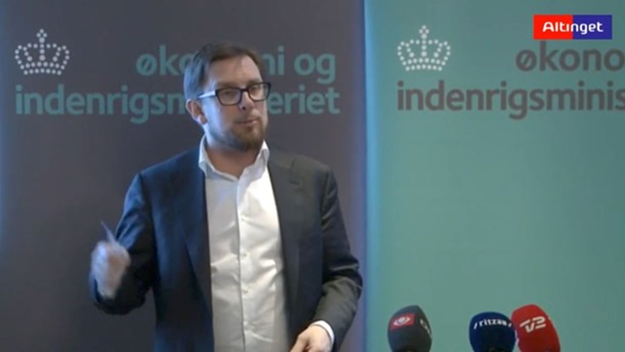 Økonomi- og indenrigsminister Simon Emil Ammitzbøll-Bille (LA) giver en del af forklaringen på, at det offentlige forbrug til næste år stiger med en hel procent. Regeringens mål er 0,3 procent.
