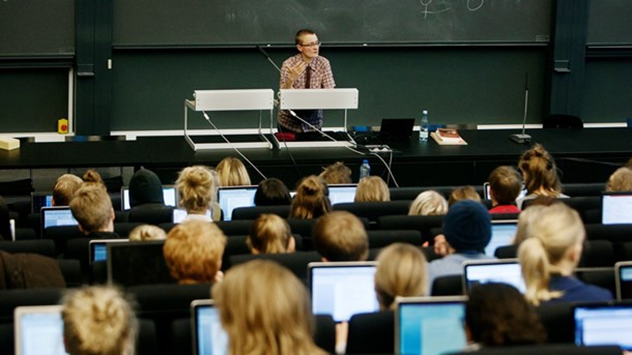<i>Folkeuniversitetets fem afdelinger har igangsat undersøgelser for at finde ud af, hvordan de løser deres problemer med arbejdsmiljøloven.&nbsp;Foto:/ritzau/Kasper Palsnov</i>