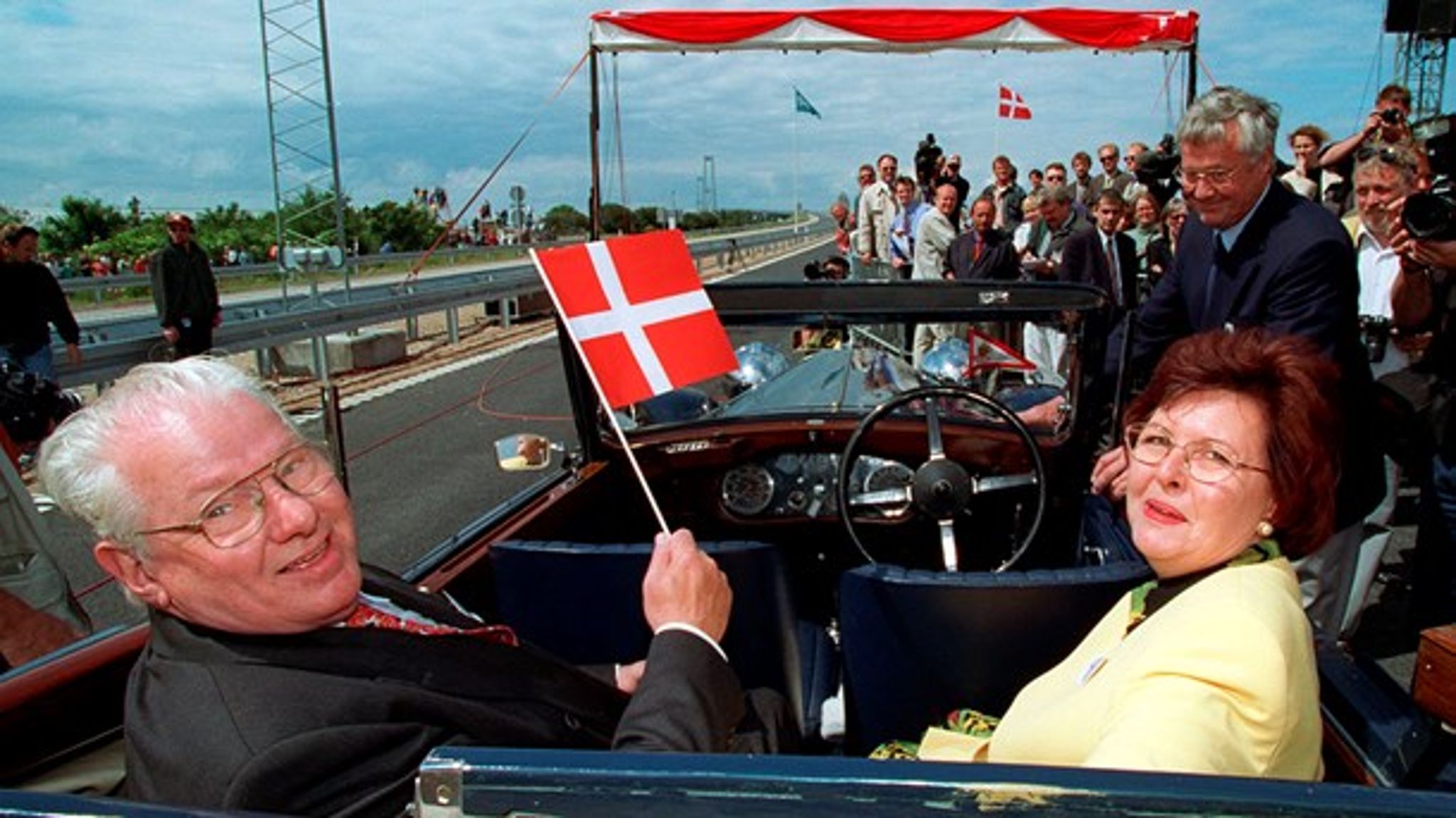 Tidligere trafikminister Kaj Ikast ved åbningen af Storebæltsforbindelsen. Michael Svane roser de fremadskuende politikere, der bandt Øst- og Vestdanmark sammen.