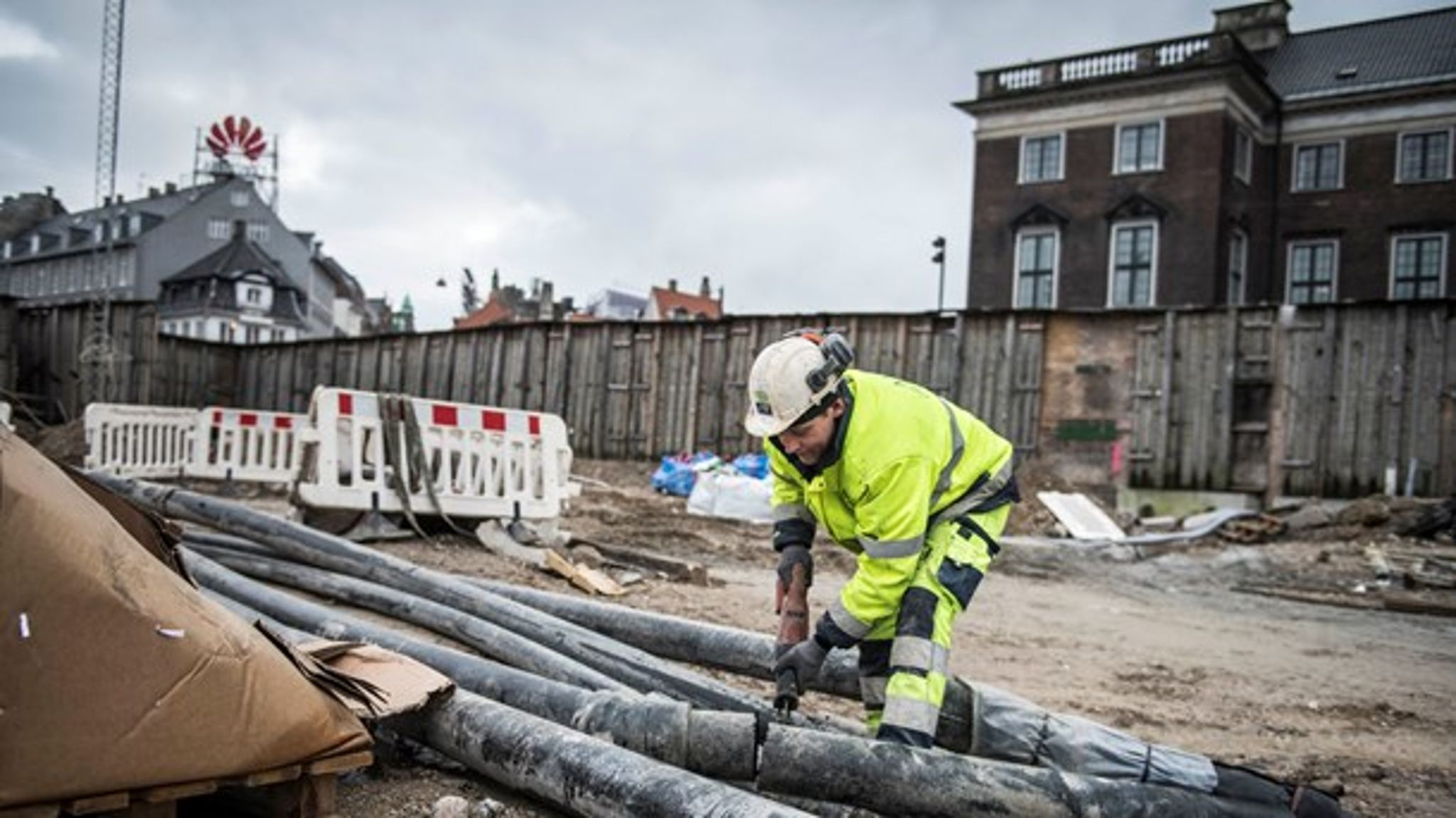 En opgivelse af dele af metrobyggeriet kunne blive et nødvendigt offer for bevarelsen af Amager Fælled, skriver Per Henriksen, tidligere politisk rådgiver.