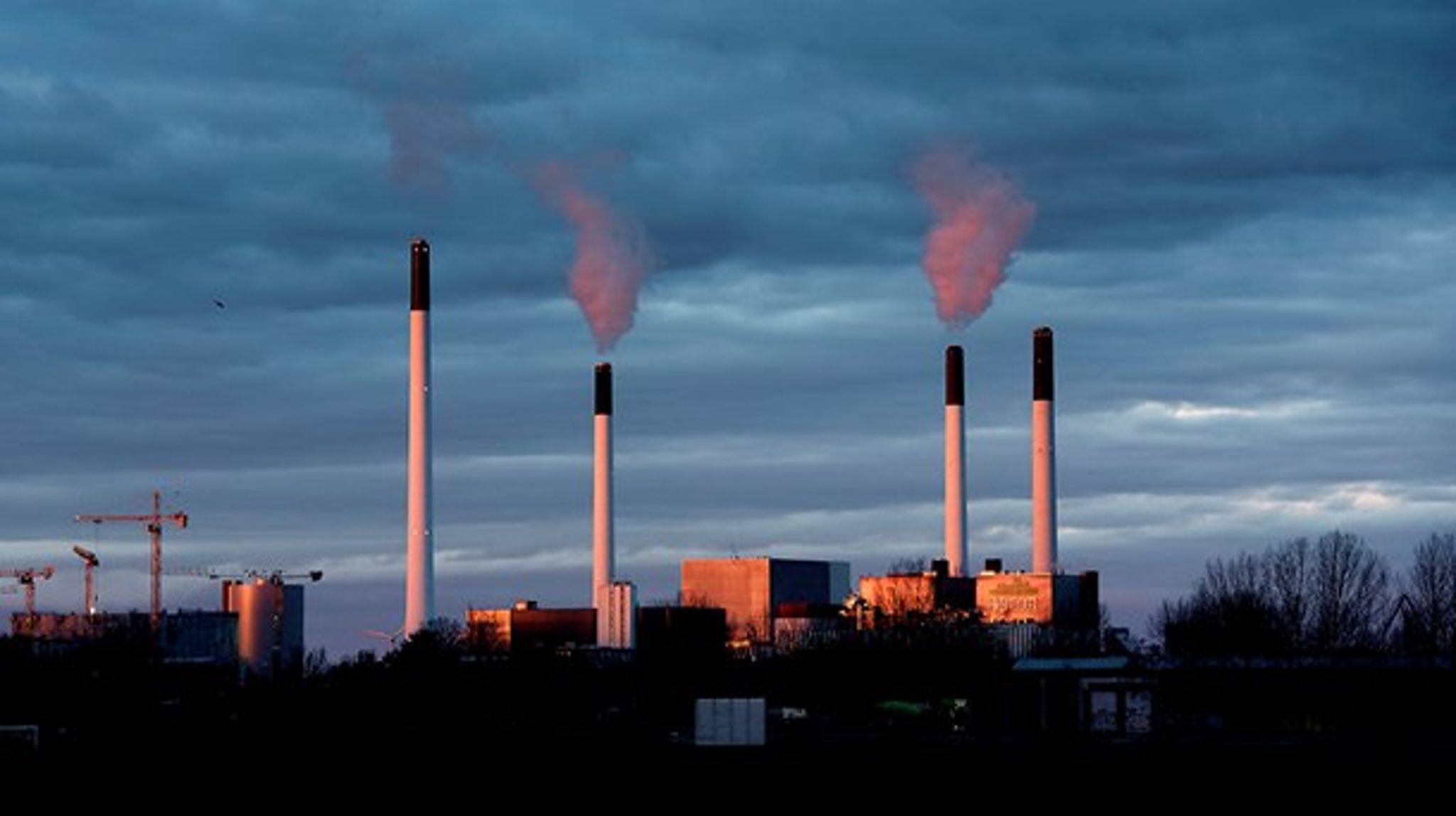 En lavere el-varmeafgift vil give flere fjernvarmeværker mod på at investere i varmepumper, håber og tror de i Dansk Energi.<br>