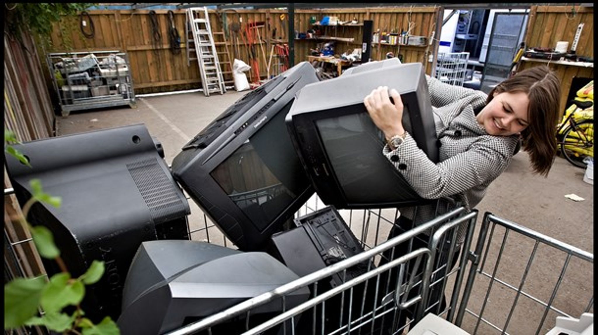 Producentansvaret har ikke ført til øget genbrug for elektronik. Det er på trods af, at hvert fjerde produkt på genbrugspladsen&nbsp;virker,&nbsp;skriver Dansk Affaldsforening.