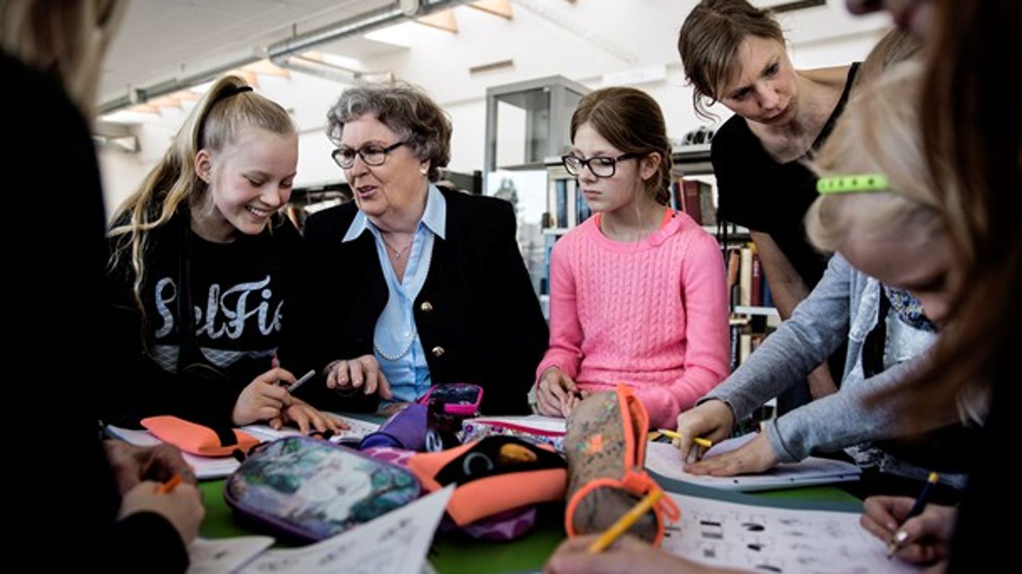 Tre bedstemødre er frivillige i lærernes lektiecafe på Skovshoved Skole. (Arkiv)<br>