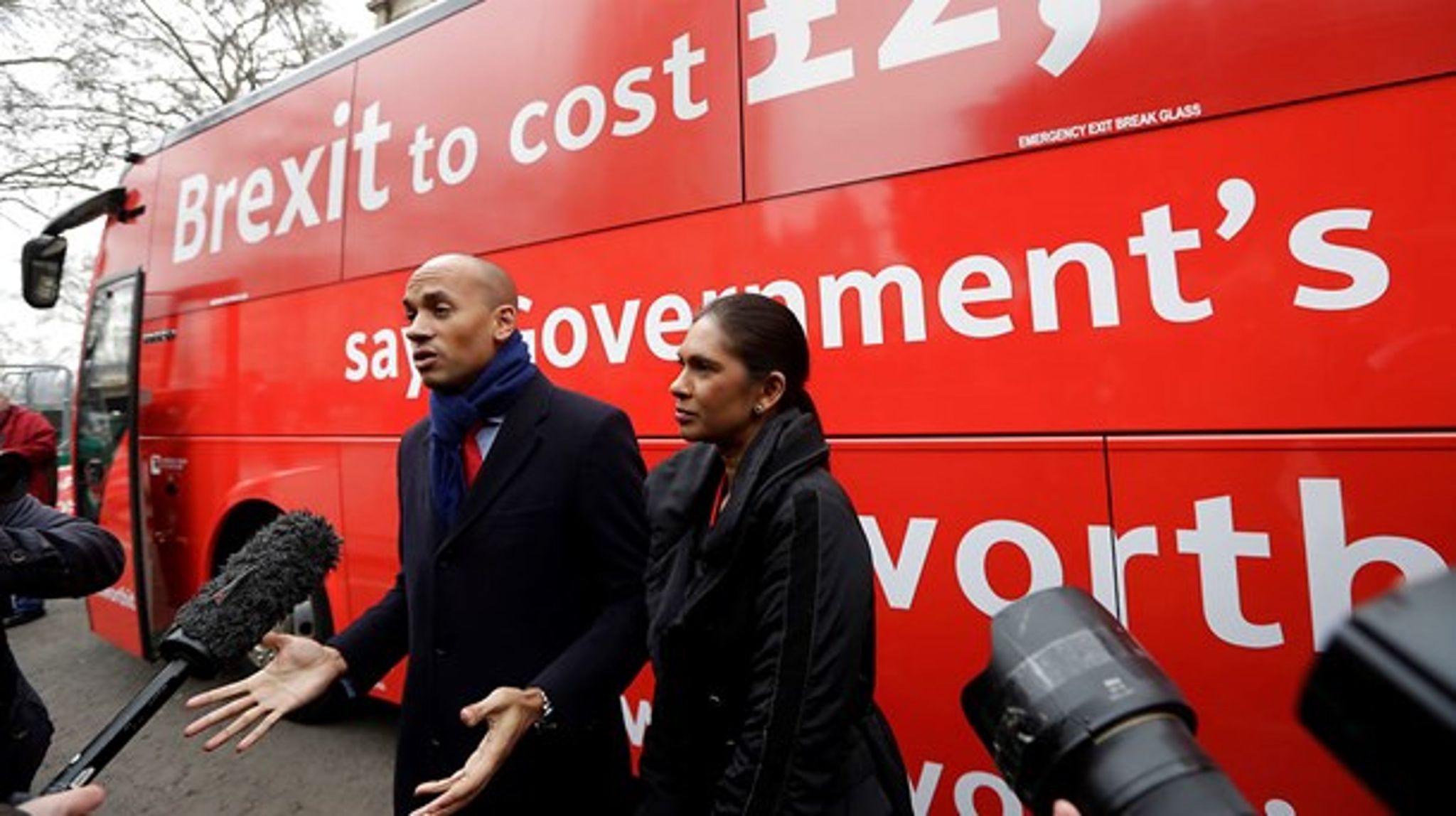 Anti-Brexit kampagne viser omkostninger ved Brexit på en bus i London. En stor undersøgelse sætter nu også&nbsp;fokus på, hvordan Brexit påvirker forskningssamarbejdet i Europa, og det kan også gå ud over danske interesser i EU-systemet.