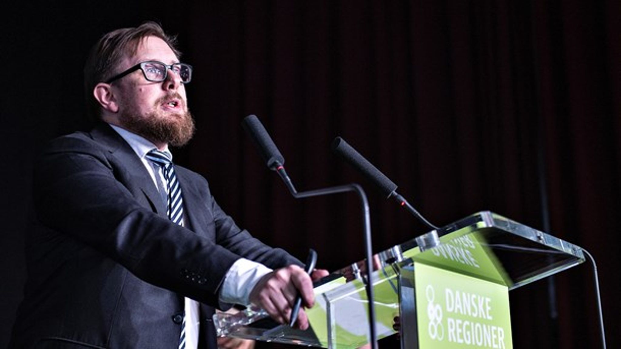 Bent Hansen (S) har ydet en kæmpe indsats for det danske
sundhedsvæsen fastslog økonomi- og indenrigsminister Simon Emil
Ammitzbøll-Bille (LA) på regeringens vegne til den afgående
formand for Danske Regioner.
