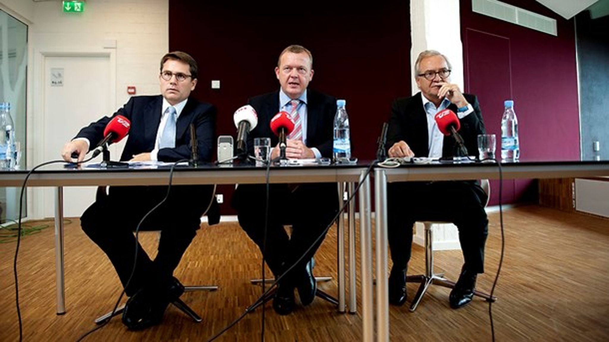 Forenklingsudvalget anbefaler, at de regionale
 vækstfora og Danmarks Vækstråd nedlægges og samles i en ny national 
Erhvervsfremmebestyrelse. På billedet ses erhvervsminister Brian Mikkelsen (K), statsminister Lars Løkke Rasmussen (V) og Lars Nørby Johansen, formand for Danmarks Værkstråd, til regeringens vækstforum i 2010.<br>