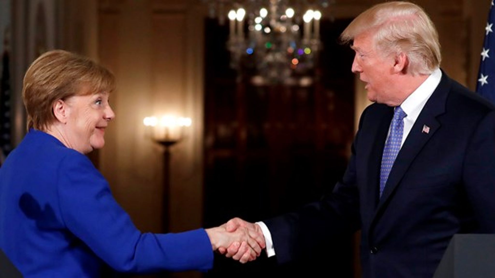 Tovtrækkeriet om handelspolitikken mellem EU og USA kommer i særligt fokus, når den undtagelse for straftold på stål og aluminium, som amerikanerne har givet EU, udløber på tirsdag. Den tyske kansler, Angela Merkel, besøgte præsident Donald Trump i sidste uge uden dog at have held til at overbevise ham om at droppe tolden.