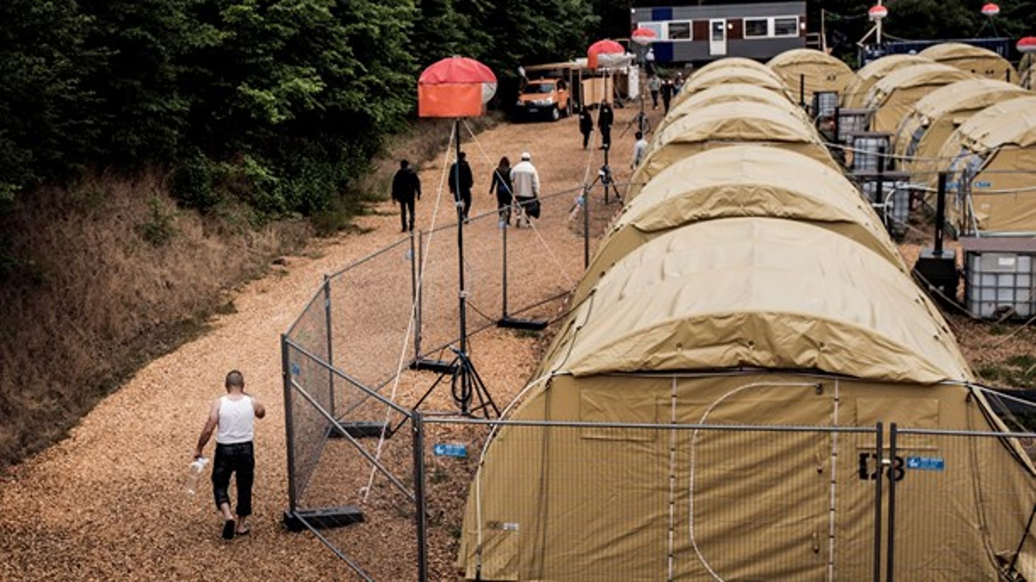 "Mit håb er, at Danmark hellere før end senere kommer videre og tilbage på det rette spor, hvor udviklingsbistanden går til udvikling i udviklingslandene og ikke forbliver i Danmark,<i>"&nbsp;</i>skriver&nbsp;sekretariatschef for Globalt Fokus,&nbsp;Peter Christiansen. Billedet er af asyl-teltlejren i Næstved / 14. juni 2016&nbsp;