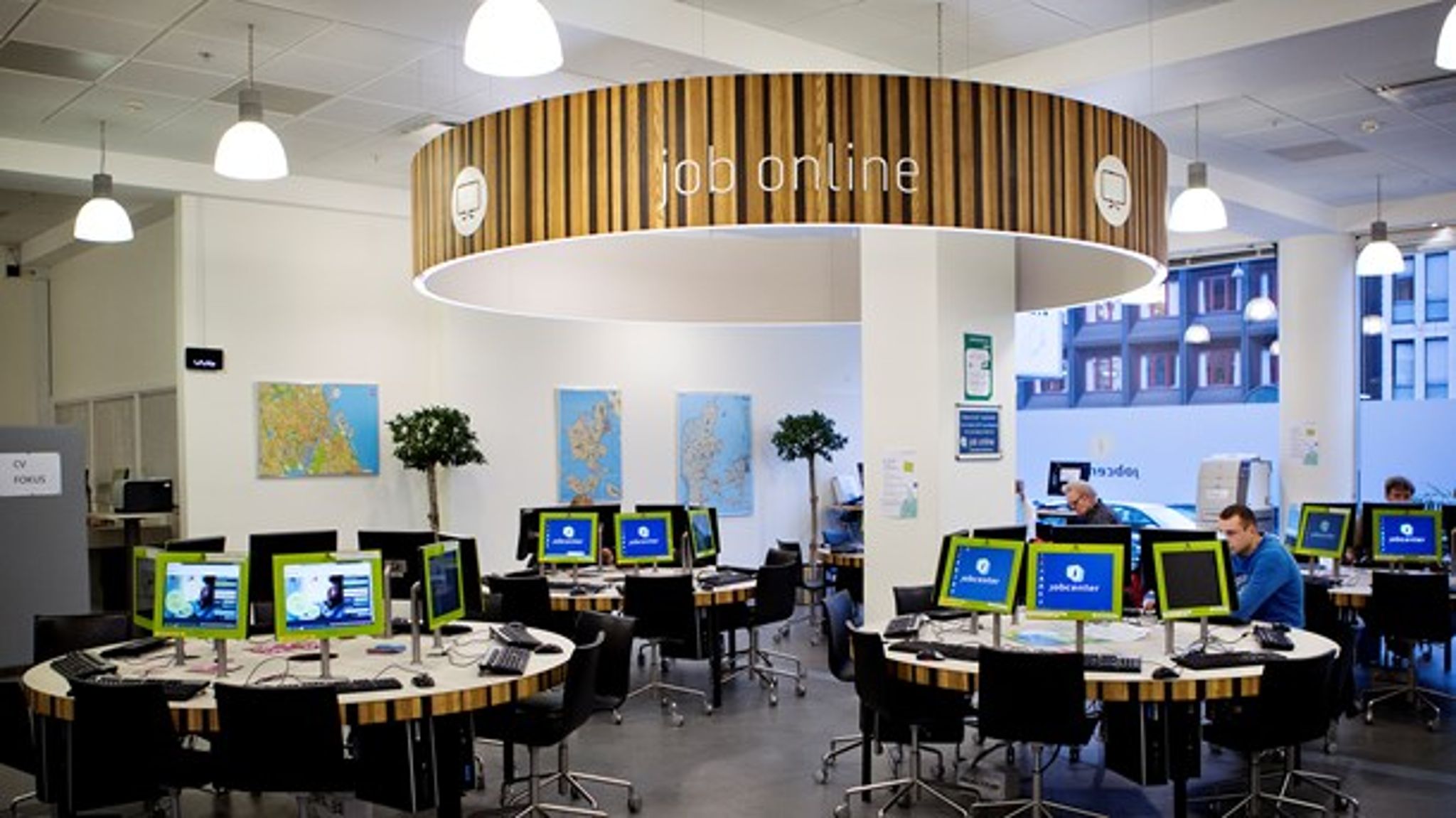 Alle målgrupper i kontanthjælpssystemet skal kunne pålægges at søge job, skriver Erik Simonsen, Kim Møller Laursen og Thomas Kastrup-Larsen.<br>