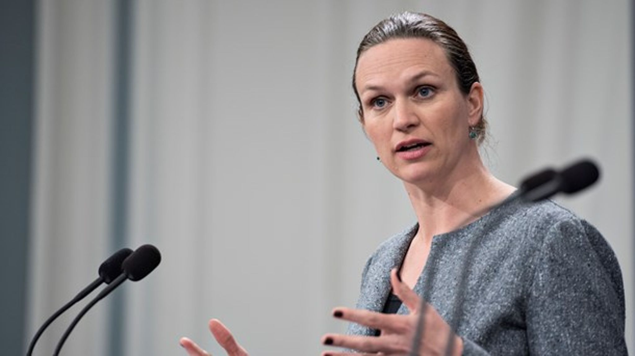 Undervisningsminister Merete Riisager skal tirsdag på talerstolen under Folketingets spørgetime.