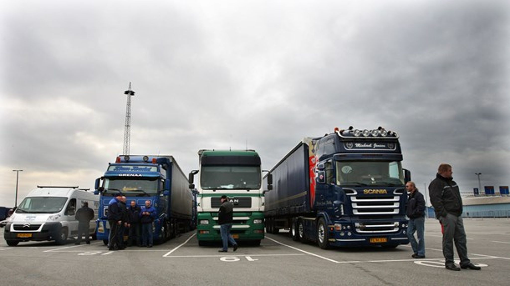 En 25 timers begrænsning på parkering giver mindre effektiv transport og dårligere vilkår for både danske og udenlandske chauffører, skriver Michael Svane.