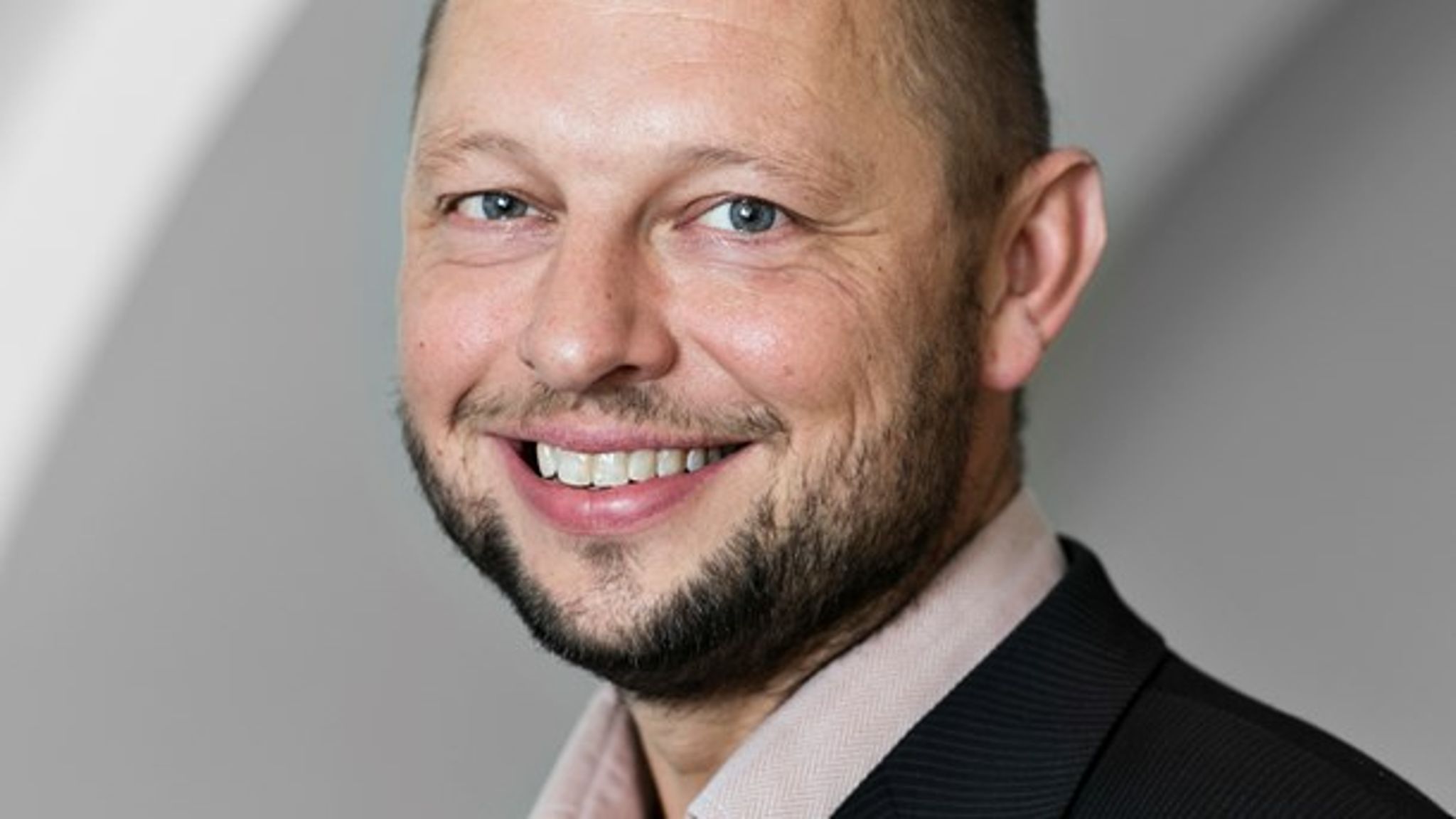 DR’s dokumentar 'Drabet på købmanden<i>'</i>, der omhandler forløbet om en psykisk syg ung mands drab på købmanden i Suldrup, har igen på meget tragisk baggrund skabt politisk fokus på, hvordan vi støtter udsatte børn og unge med svære udfordringer.