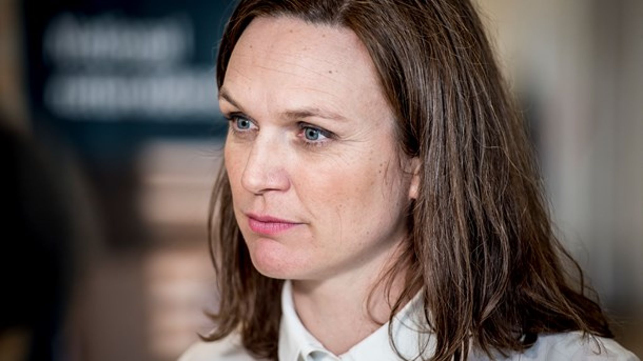 Undervisningsminister Merete Riisager (LA) har inviteret til forhandlinger om mere praksisfaglighed i folkeskolen på tirsdag.