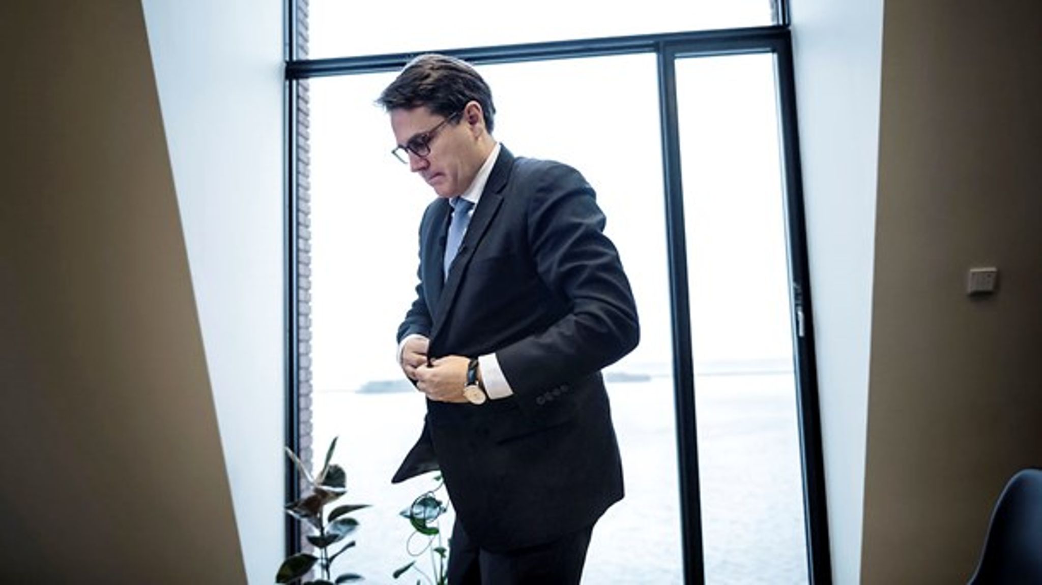 Der er
behov for en langt mere diversificeret erhvervsfremmeindsats, der også er
målrettet underskoven af mindre virksomheder og startups, skriver Finansforbundet, Shapiro Futures og Akademikerne, efter erhvervsministeren præsenterede ny erhvervsaftale torsdag.