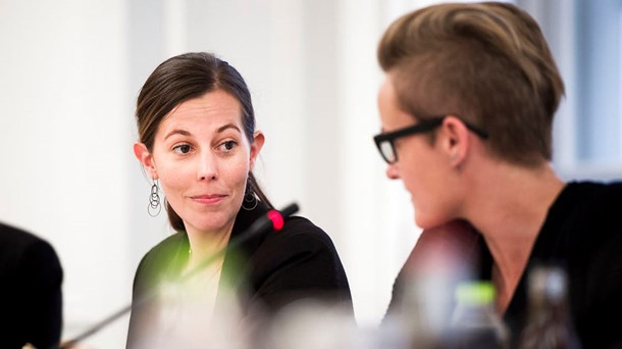 Enhedslistens Pernille Skipper er stærkt imod den aftale, børne- og socialminister Mai Mercado (K) netop har indgået med DF og S om&nbsp;tvungent dagtilbud for børn fra udsatte boligområder. Her er ministeren sammen med Pernille Rosenkrantz-Theil (S) ved et tidligere samråd.