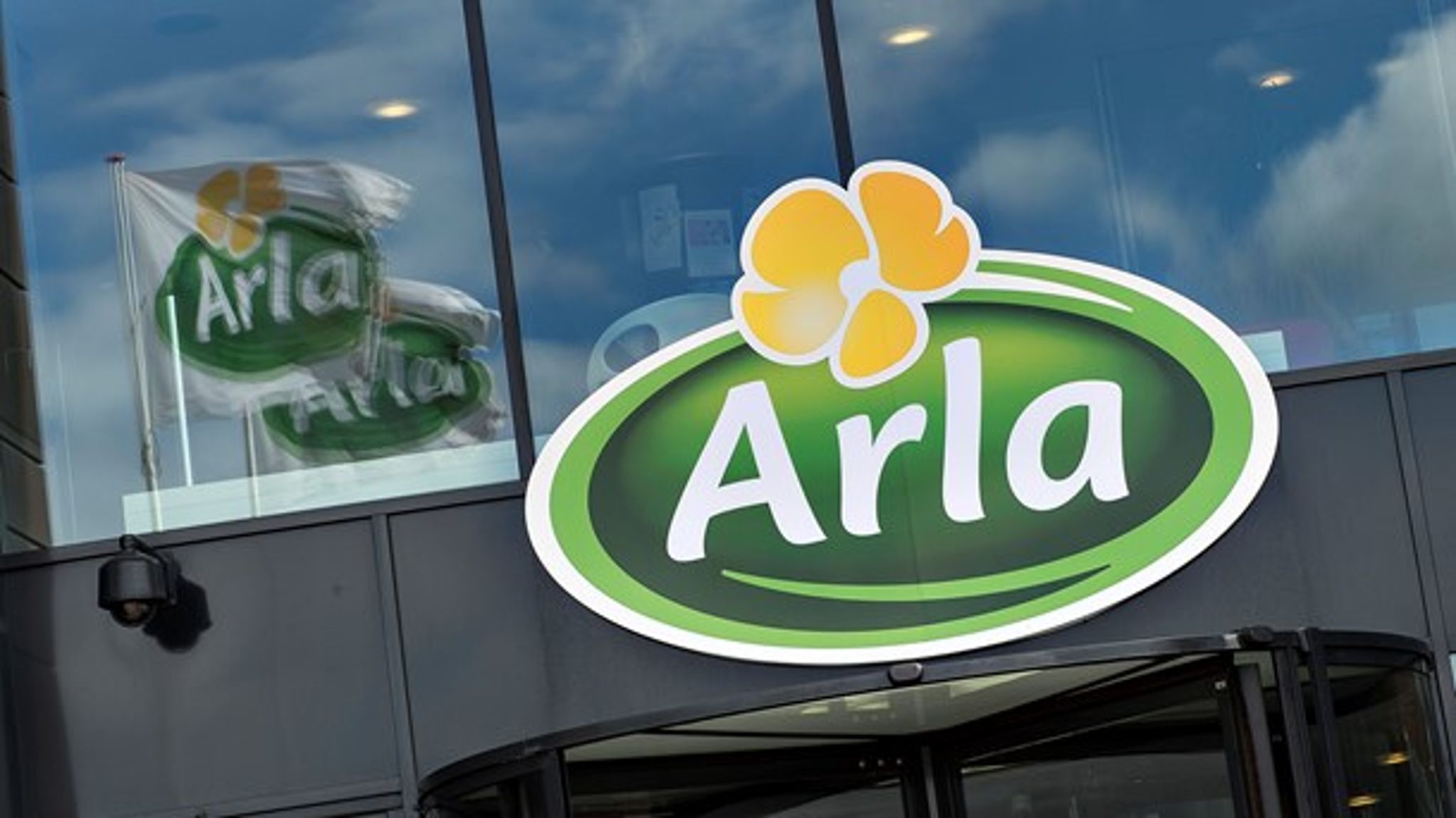 Arlas hovedkontor i Aarhus vil blive ramt af nedlæggelsen af 195 stillinger, som Arla har bebudet som del af en spareplan.