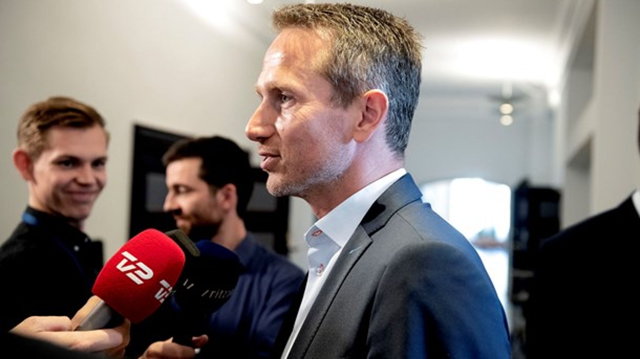 Det er regeringens politik at kompensere kommunernes udgiftspres fra blandt andet et stigende antal ældre, siger finansminister Kristian Jensen (V).