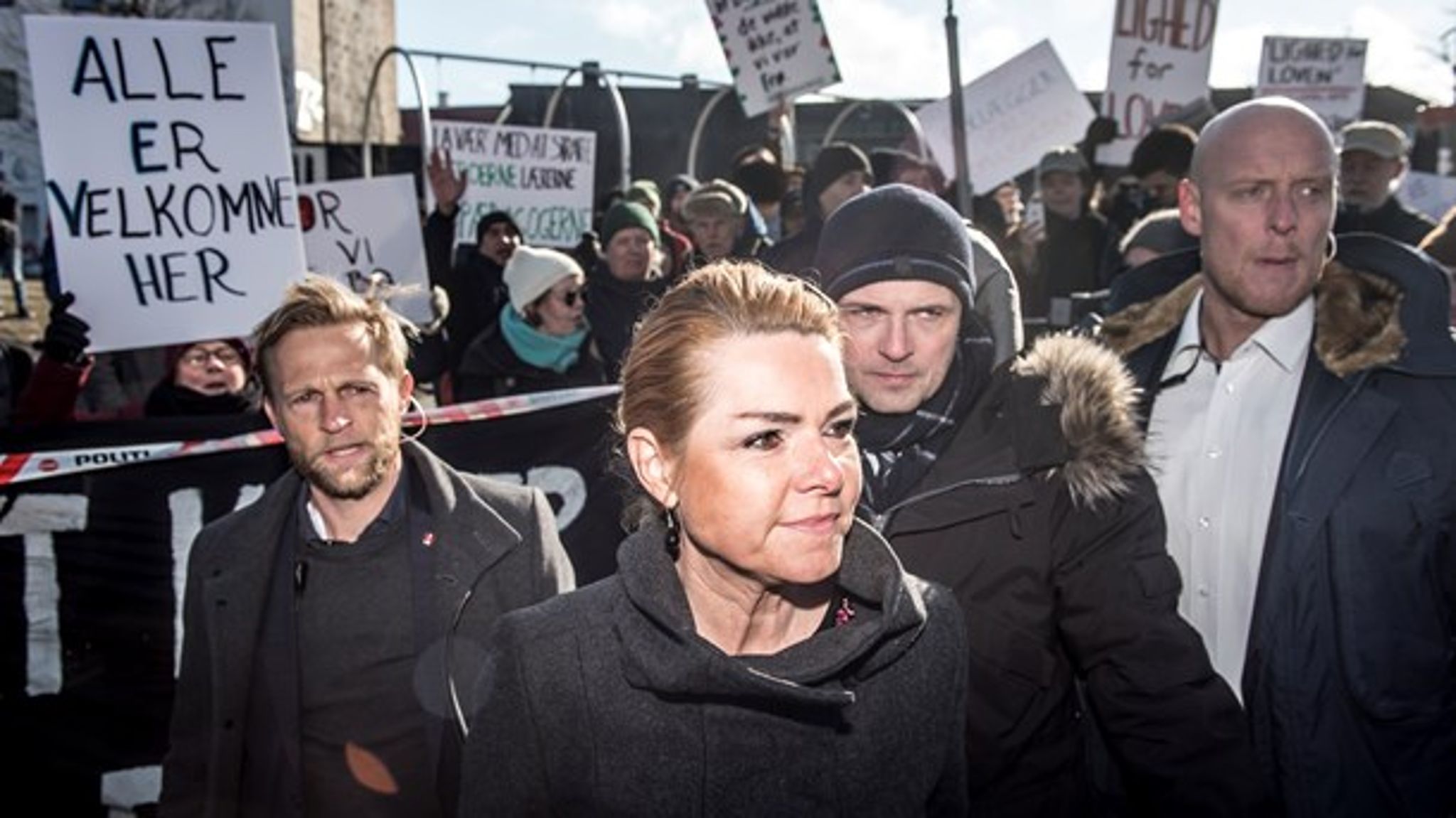 Regeringens ghettoudspil går stik imod tidligere skåltaler om lighed for loven, skriver Knud Vilby (billedet er fra præsentationen af regeringens ghettoudspil i Mjølnerparken, København).&nbsp;