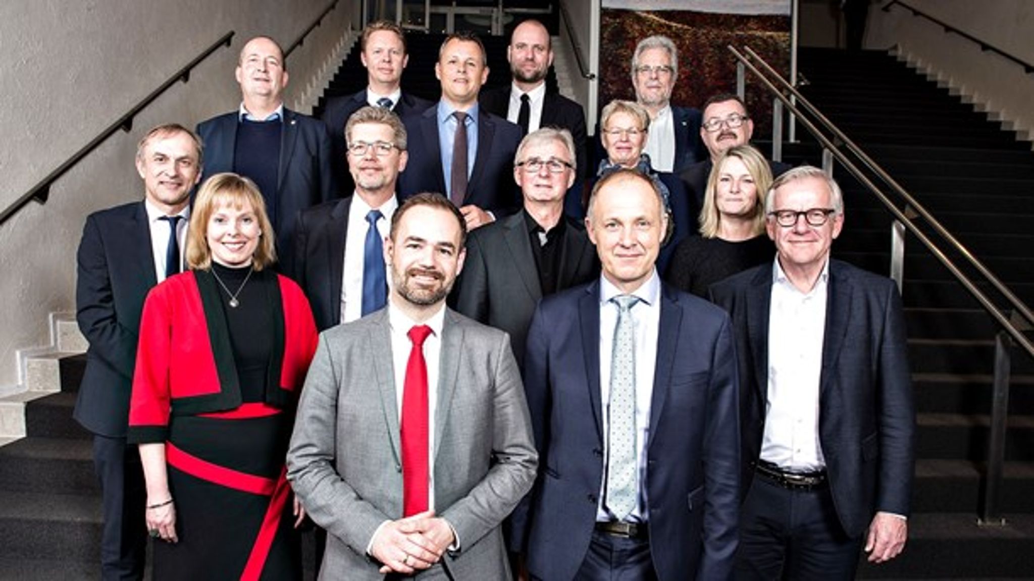 <b>NYT KL</b>: Tre gengangere og fem nye i KL står i spidsen for landsforeningens otte udvalg, der holdt deres første møder i april. Det er KL-formand Jacob Bundsgaard forrest med rødt slips. 
