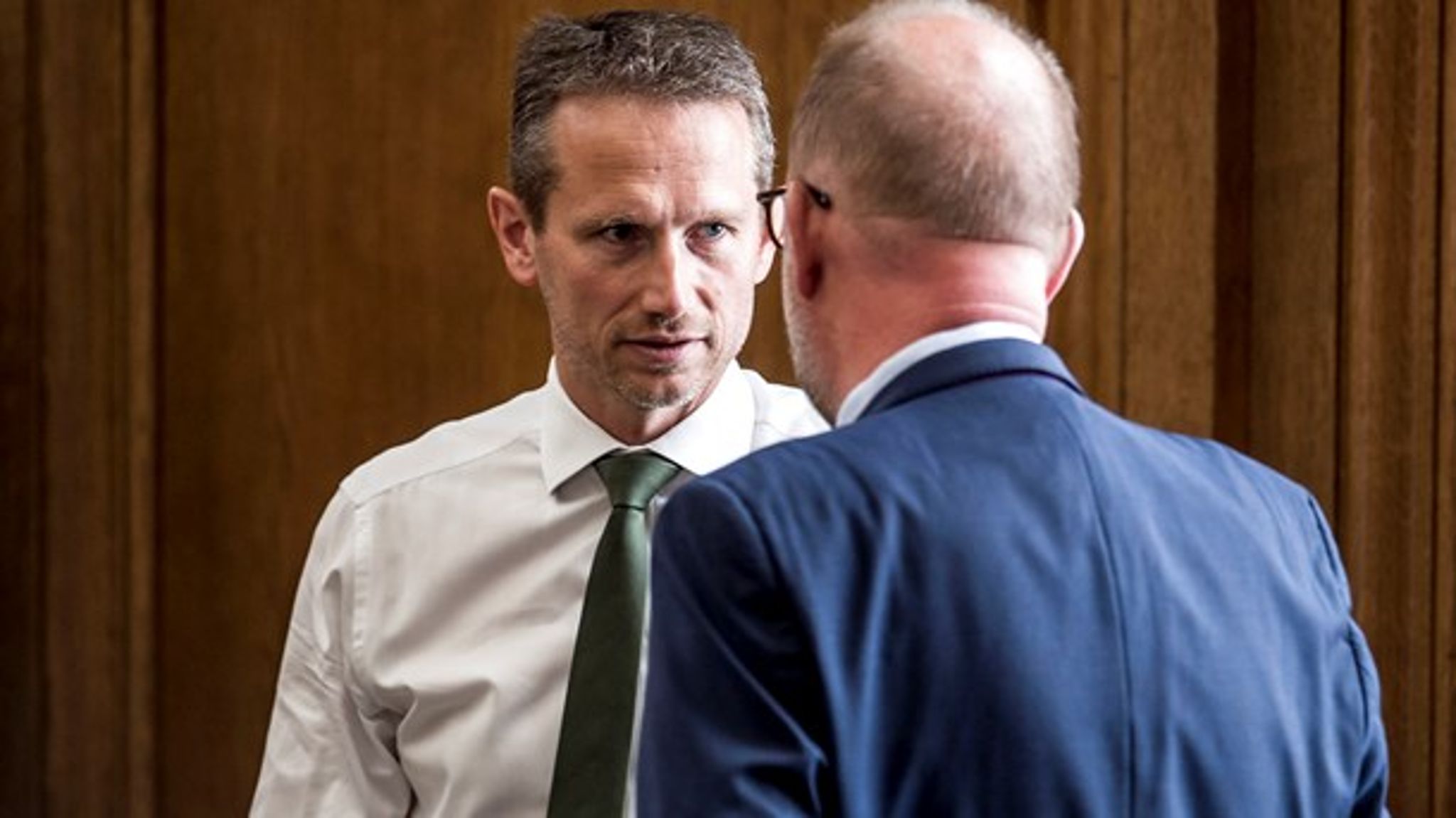 Hvis energiaftalen og medieaftalen skal lande før sommerferien, er det ved at være oppe over. Finansminister Kristian Jensen (V) og energiminister Lars Christian Lilleholt (V) forhandler videre med Folketingets partier om en energiaftale i dag, og Mette Bock (LA) får DF på besøg i sit kulturministerium.