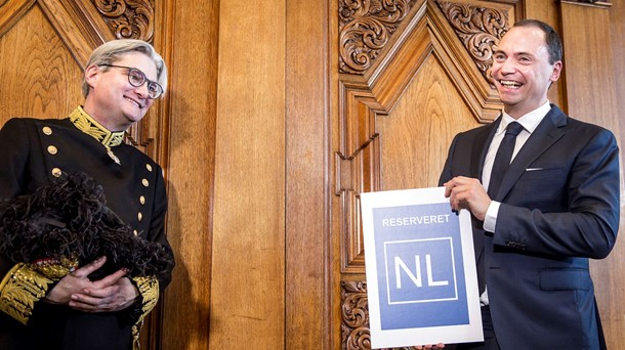 Tommy Ahlers har overtaget Søren Pinds ministerium og hans valgkreds. Men indtil videre har Martin Geertsen overtaget Pinds gamle sæde i Folketinget. 