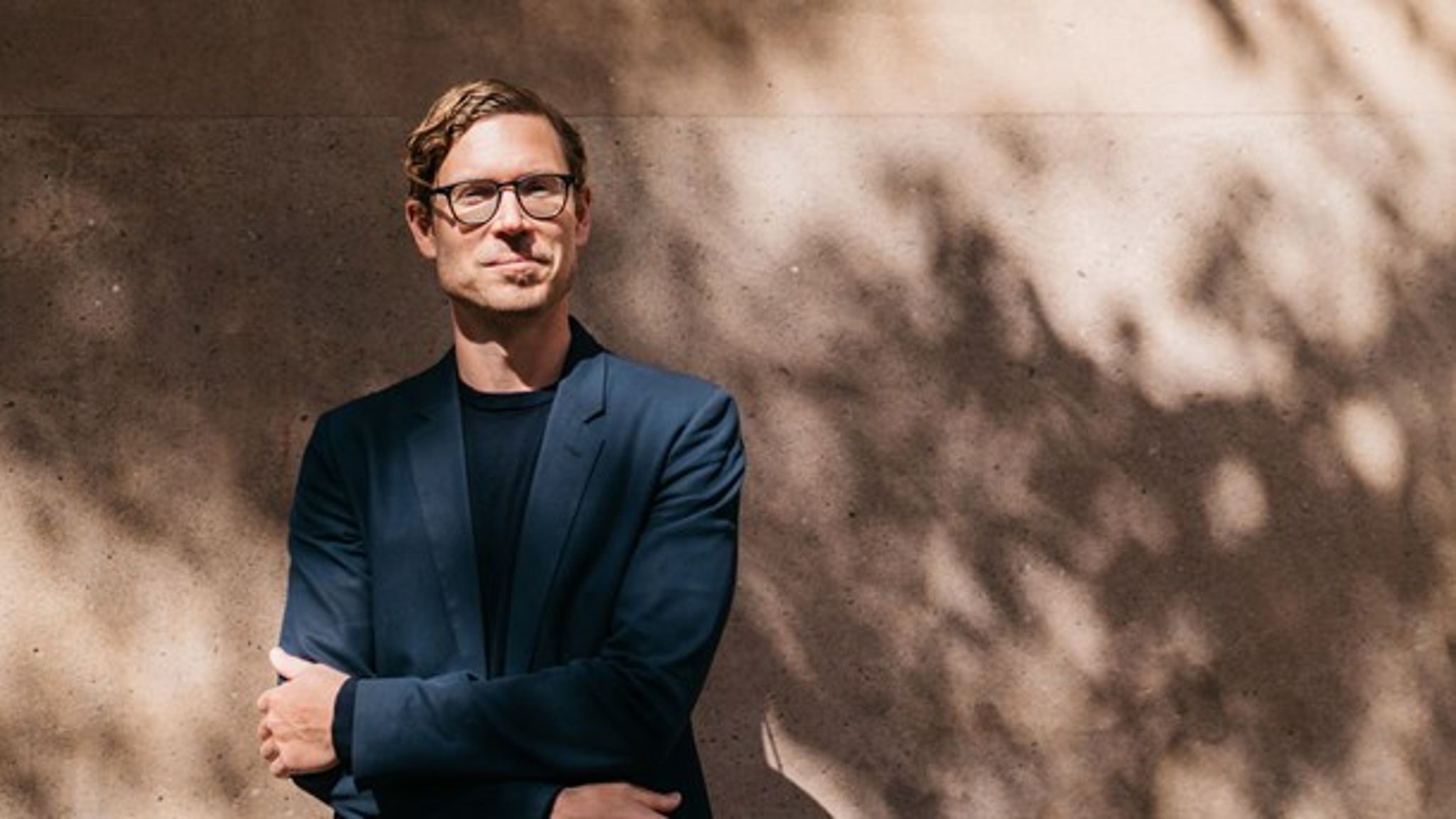 Vi kan ikke tillade os blot at hylde det globale fællesskab, som de sociale medier har hegnet ind på deres platforme, skriver direktøren for Golden Days. 