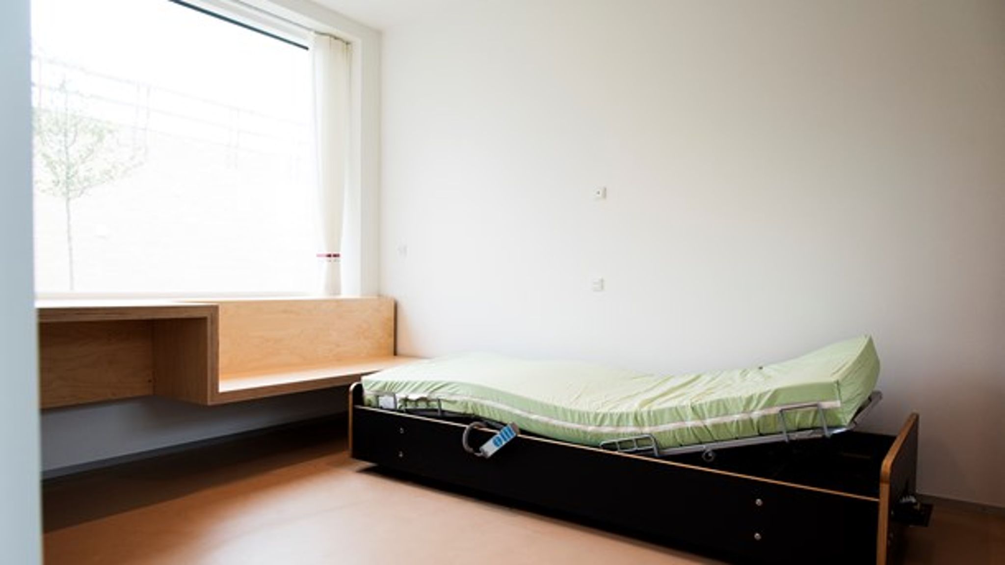 Regeringens psykiatriplan løser ikke problemer med for få sengepladser. Det skal løses i regionerne, mener sundhedsministeren.