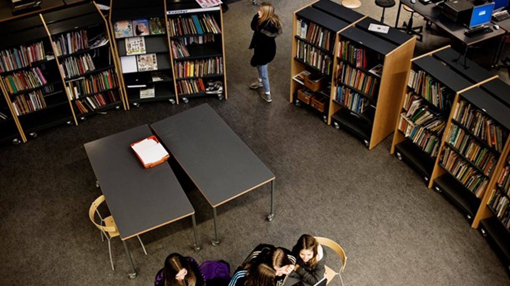 Vi skal udfordre den nuværende bibliotekslovs snævre fokusering på at stille materialer til rådighed og hen mod en lov, som sætter mennesker i spil i et omdrejningspunkt omkring litteratur, kultur og demokrati, skriver&nbsp;Steen Bording Andersen, Pia Henriette Friis og Tine Segel.