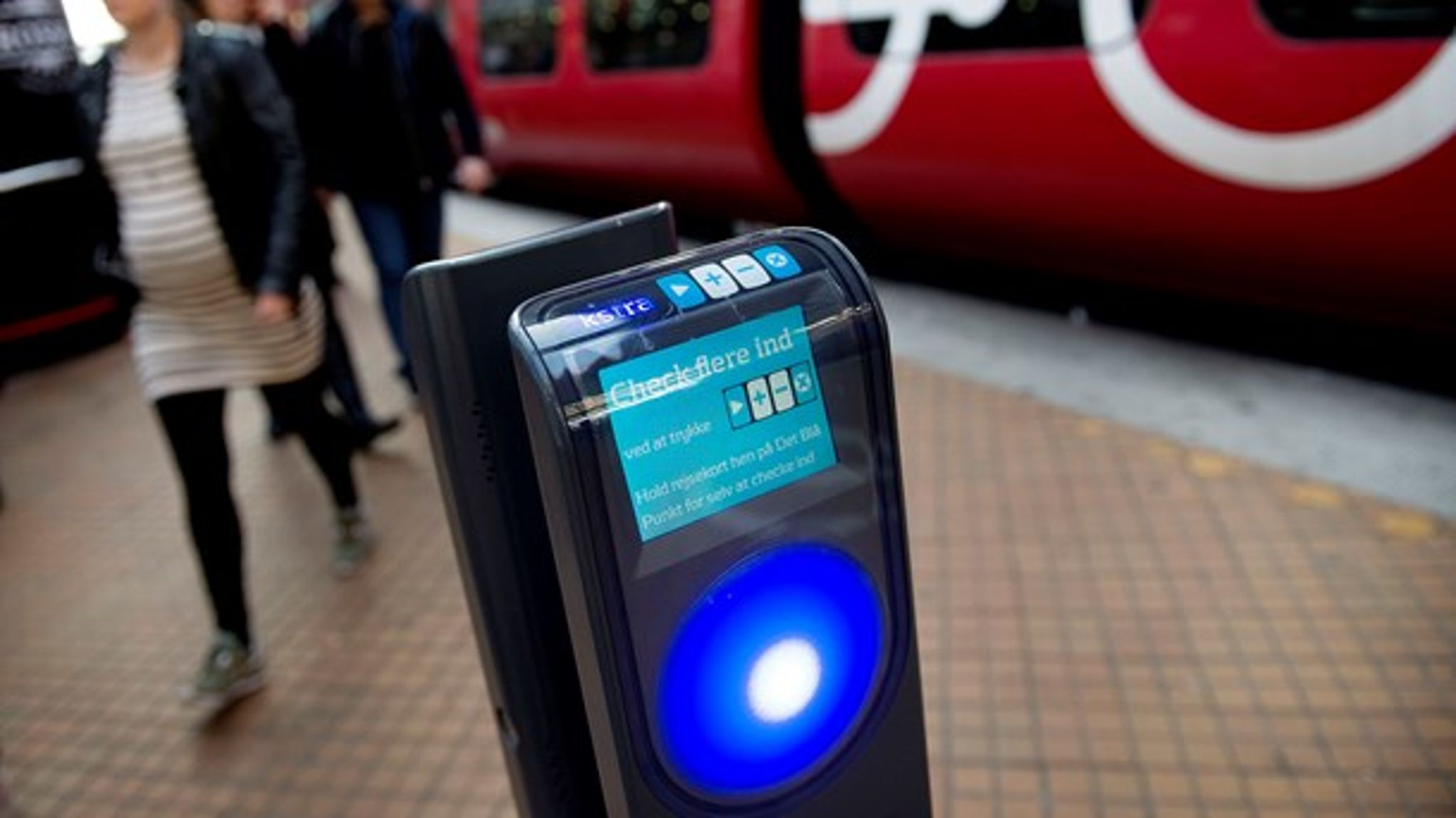Rejsekort og Rejseplanen skal samles i&nbsp;én platform og ét selskab. Det bebudede transportminister Ole Birk Olesen i september. Men regionerne og kommunerne kan ikke blive ved med at punge ud til at ændre en platform, der er velfungerende, skriver Kirsten Jensen, bestyrelsesformand i Movia.