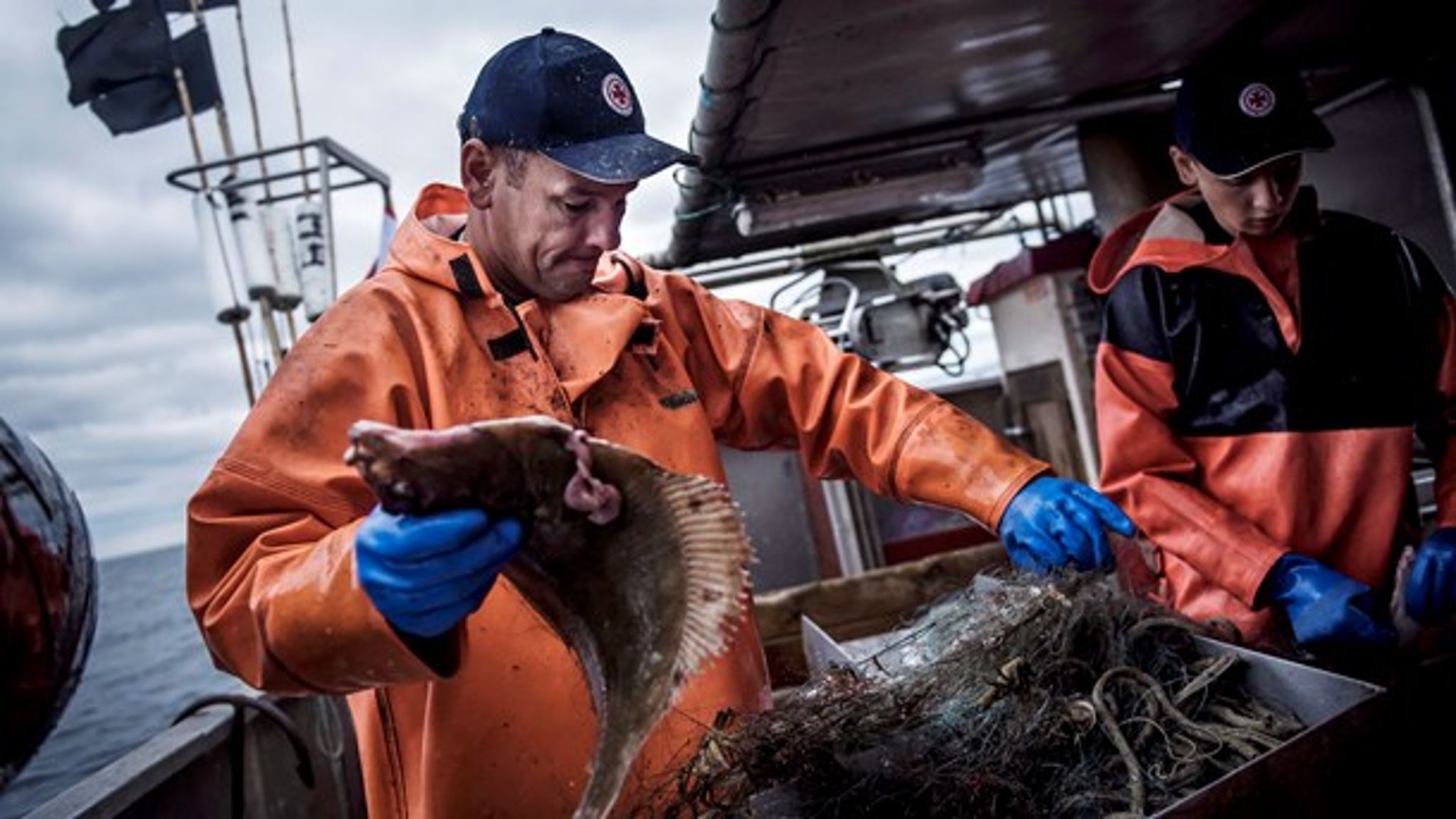 Hvis EU og Storbritannien ikke når en aftale, kan det
betyde, at dansk fiskeri mister op mod 850 stillinger, og den danske statskasse
vil gå glip af op til en milliard kroner. Folkebevægelsen mod EU skylder fiskeribranchen
en forklaring på, hvordan industrien skal overleve, hvis Brexit ikke ender i aftale eller ved et fremtidigt Daxit, skriver MEP Ole Christensen (S).
