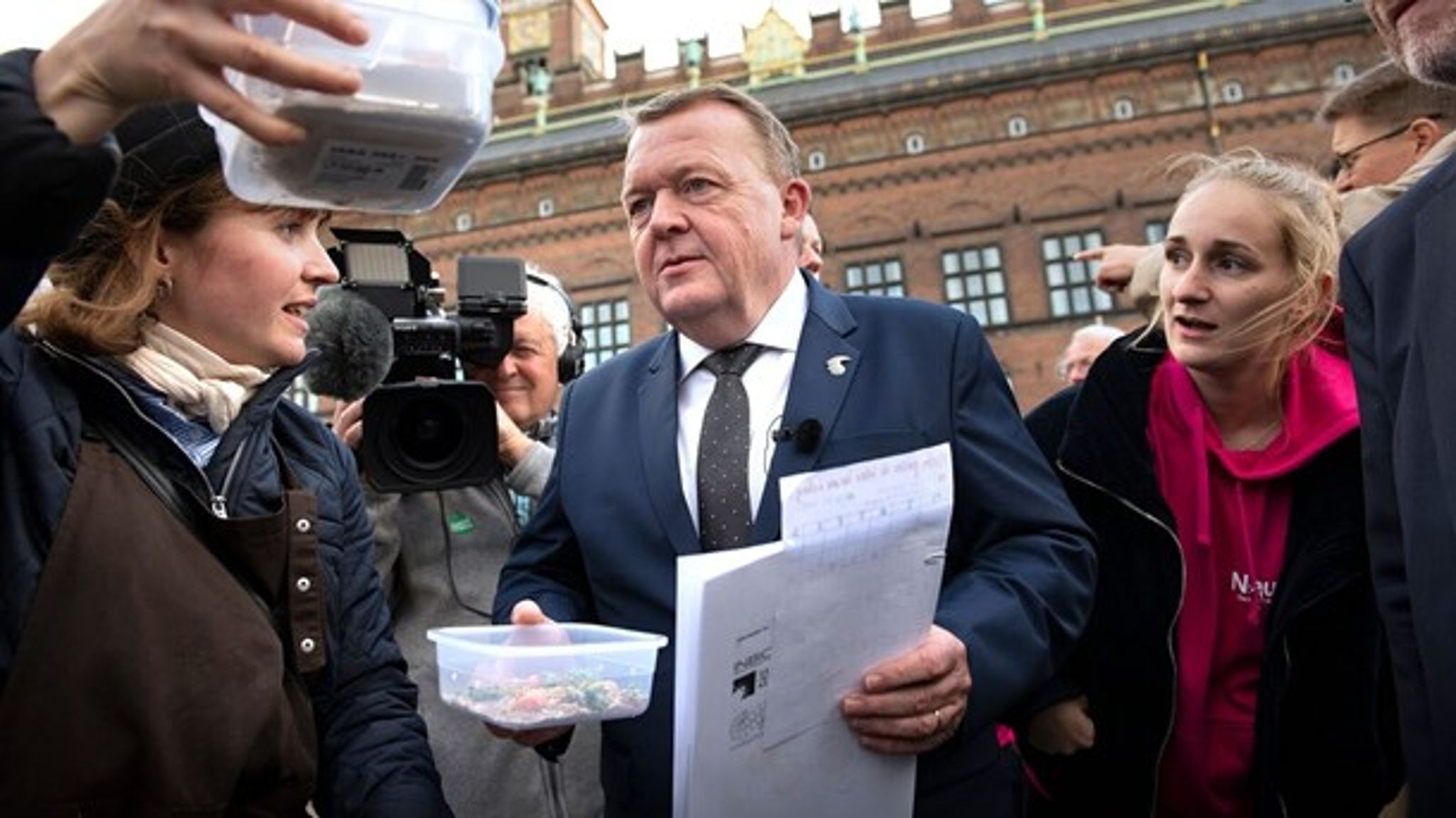 Lars Løkke Rasmussen (V) besøgte fredag eftermiddag Rådhuspladsen, hvor der i anledning af P4G var opført en 380 kvadratmeter stor 'københavnerlejlighed' med tips og tricks til en mere bæredygtig hverdag.&nbsp;