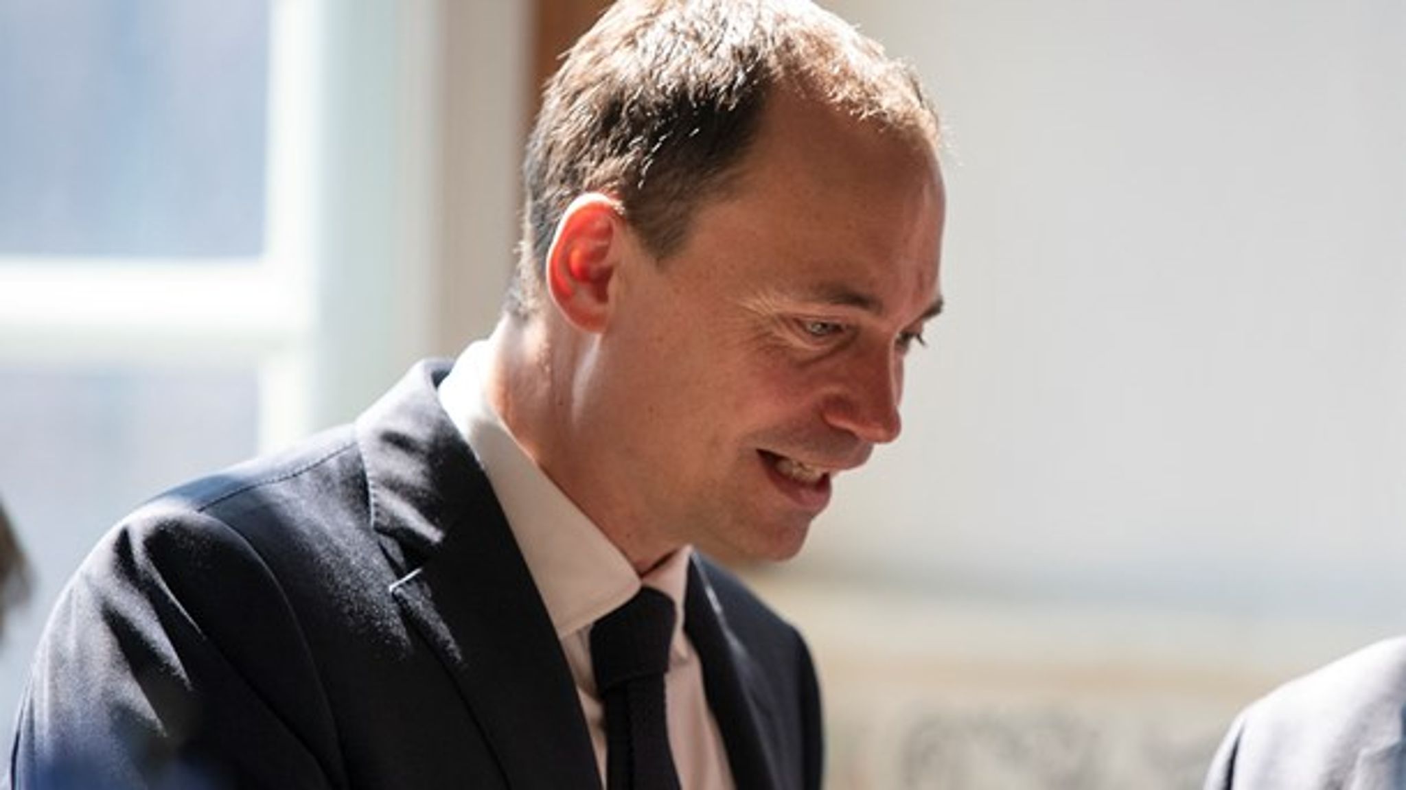 Tommy Ahlers (V) er særligt interesseret i, hvordan vi får flere kvinder til at interessere sig for STEM-fagene, som et af de 12 nye ph.d.-projekter, der har fået støtte, skal undersøge. 