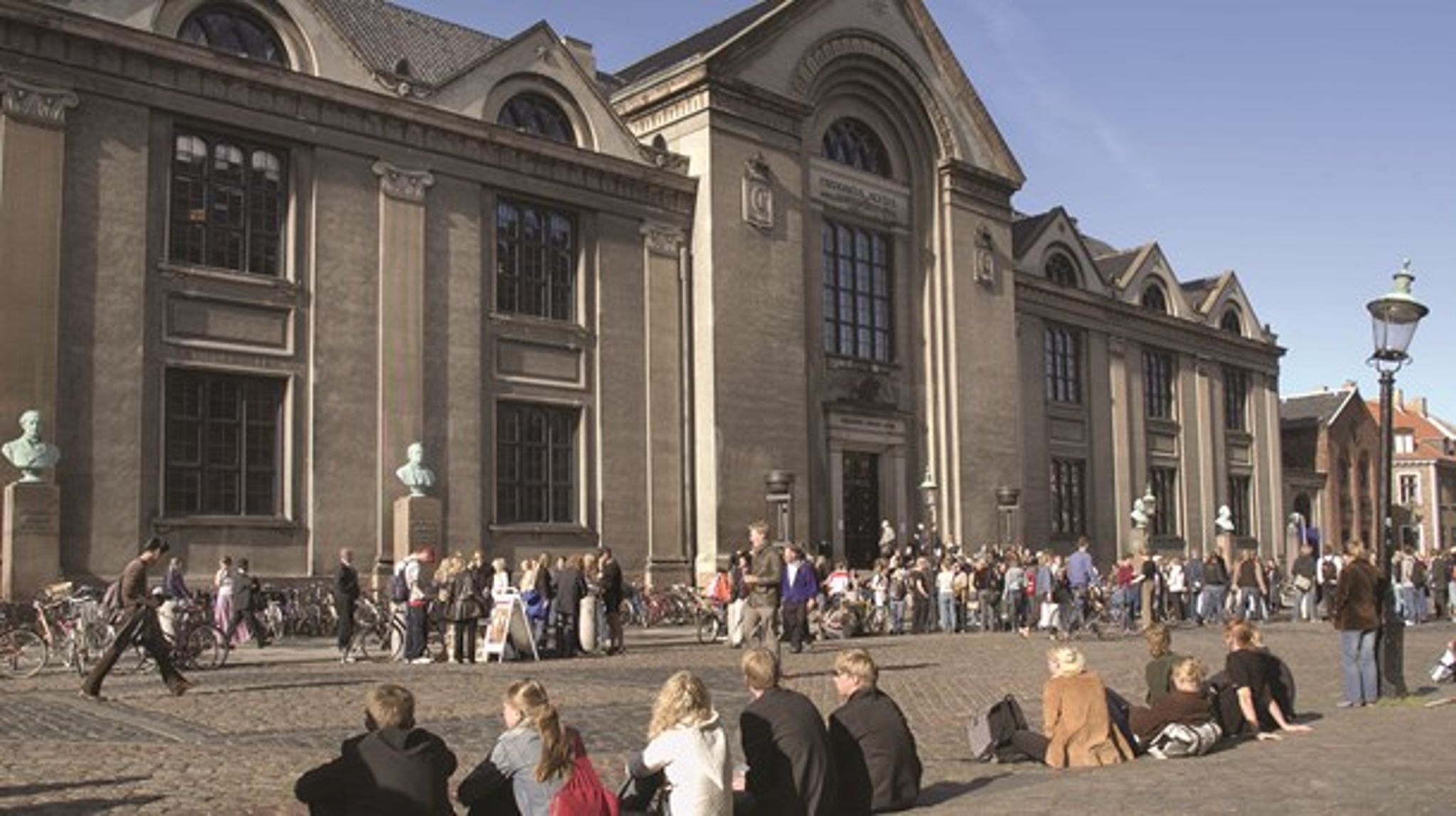 <span>Det,
Københavns Universitet og Front ønsker, svarer til at grave en tikkende bombe
ned i baghaven i stedet for at prøve at demontere den, skriver Claes Kirkeby
Theilgaard og Filip Steffensen fra LA Ungdom.<b> </b></span>