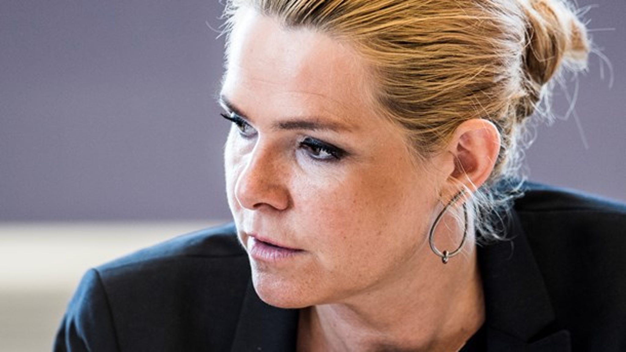 "Flygtningekriser kommer og går, men samtidig står vi over for en helt reel folkevandring. Det er derfor, der skal noget helt andet til end det, vi har set tidligere," siger Støjberg.<br>