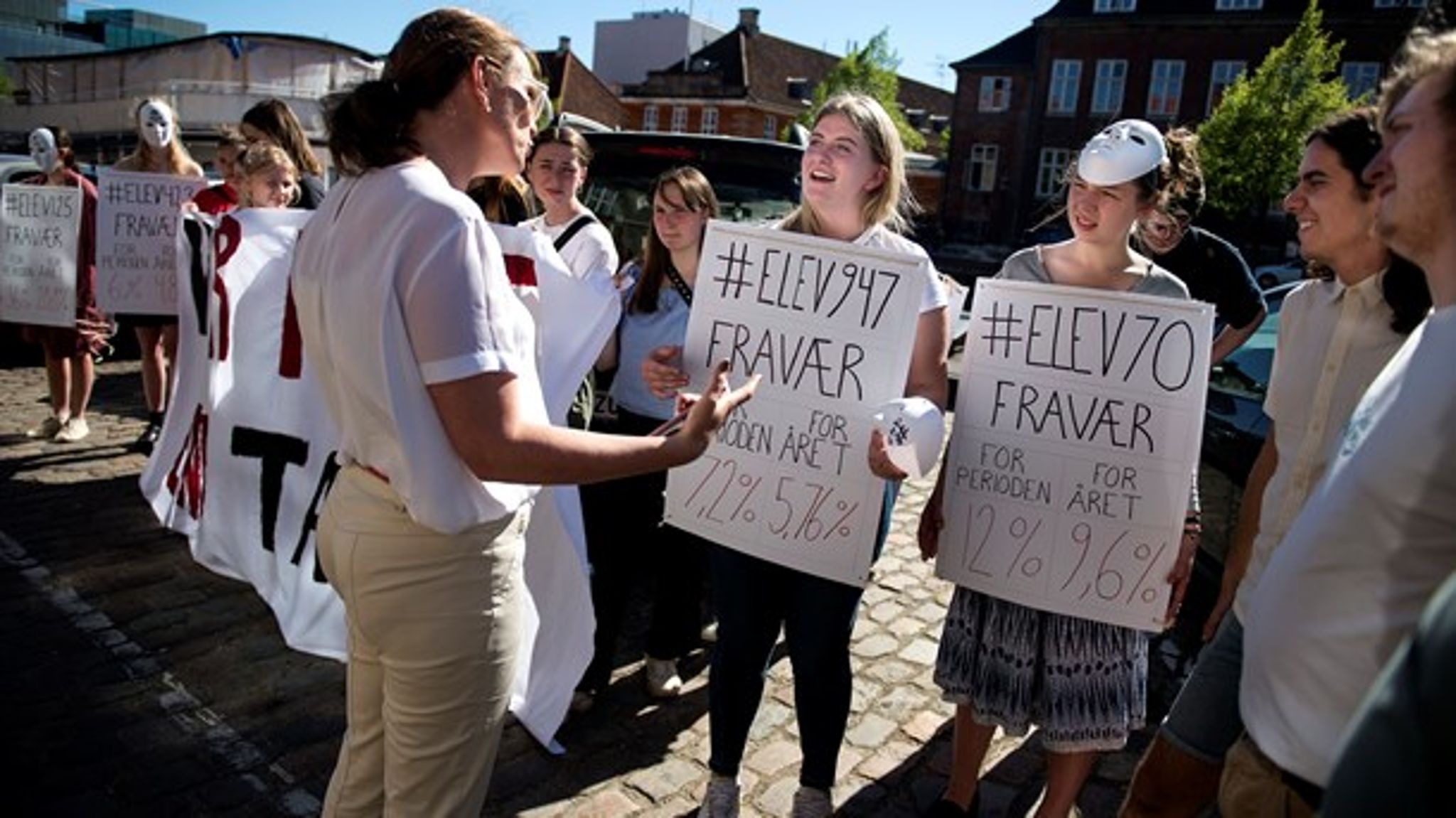 "Vi bruger mange ressourcer på vores ungdomsuddannelser, så de unge, som helt frivilligt tilmelder sig uddannelsen, skylder at møde op og deltage." Sådan siger undervisningsminister Merete Riisager (LA) om regeringens fraværspakke, der igen er kommet til debat.&nbsp;