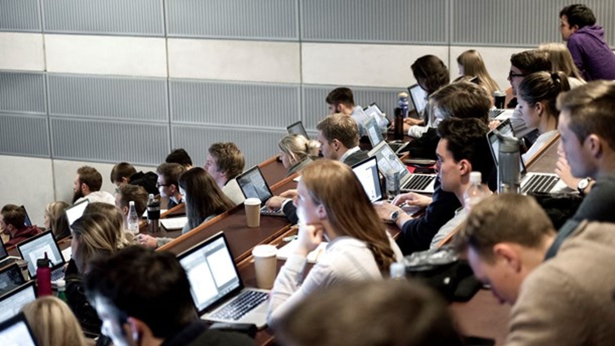 Bye bye: Færre udlændinge må læse i Danmark, og det betyder lukkede uddannelser. 