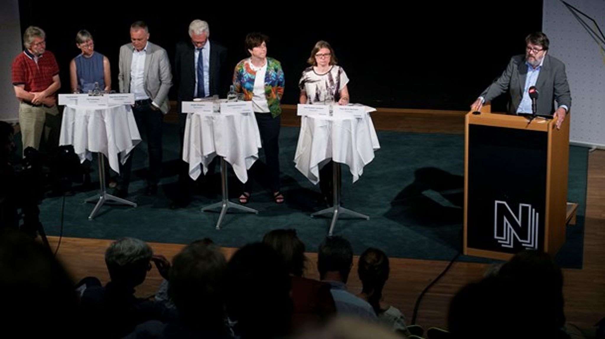 Klimarådets nu tidligere formand Peter Birch Sørensen sammen med de øvrige rådsmedlemmer, da de i maj i år fremlagde dette års hovedrapport, hvor der blev sat kritisk lys på det store danske brug af biomasse i energisektoren.&nbsp;